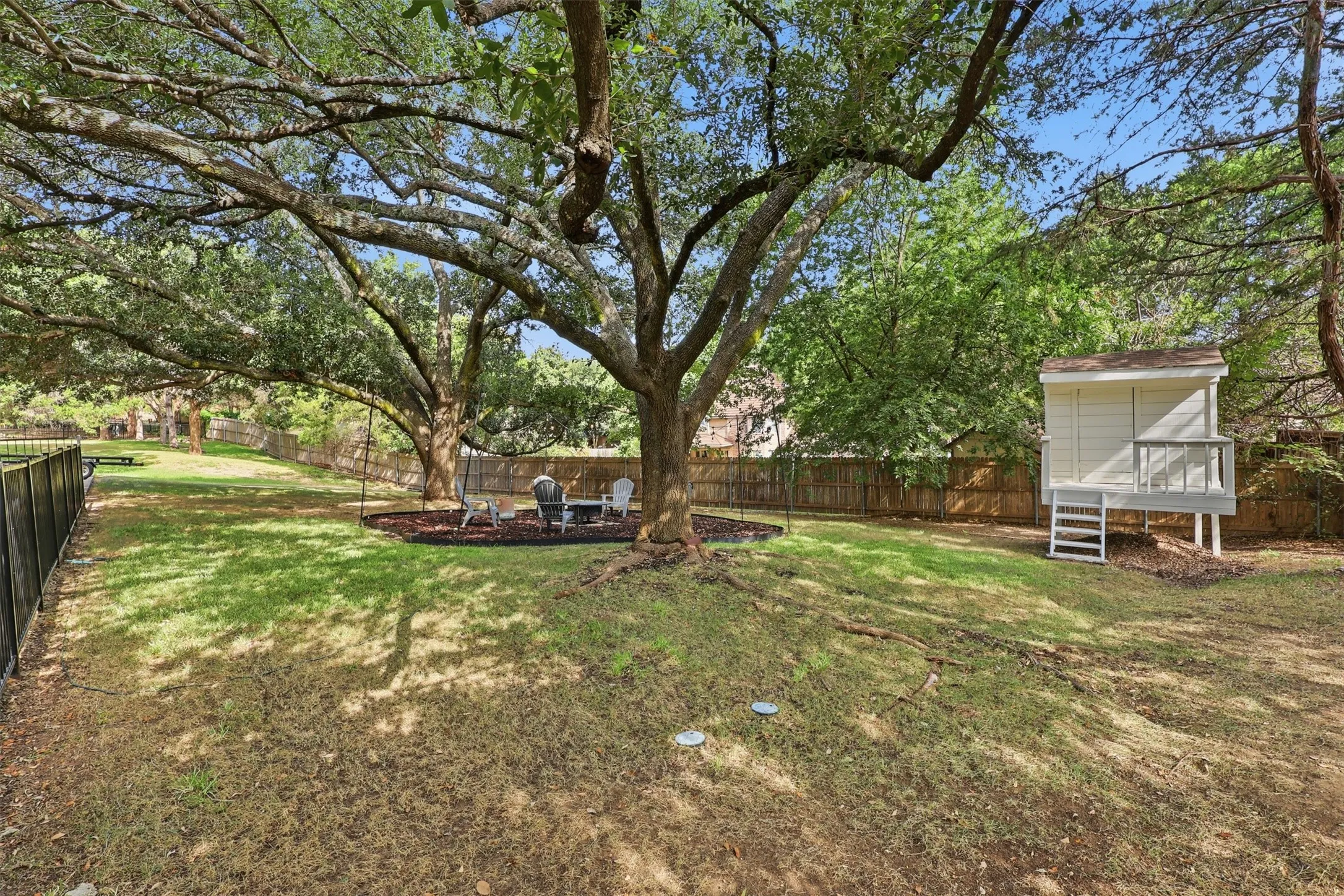 Single Family Residence For Sale in Rockwall County , 1613 Bay Crest Trail, Heath, Texas 75032, 4 Bedroom, 4 Bathroom, 2 Garage spaces, 3,041 Sqft, built in 1987, mls#21368728, Real Estate Agent in Heath, Homes For Sale in Rockwall county, Homes For Sale in Heath, Realtor in Heath Texas, Real Estate Brokerage Independent Realty Texas, Luminita Cordes Realtor