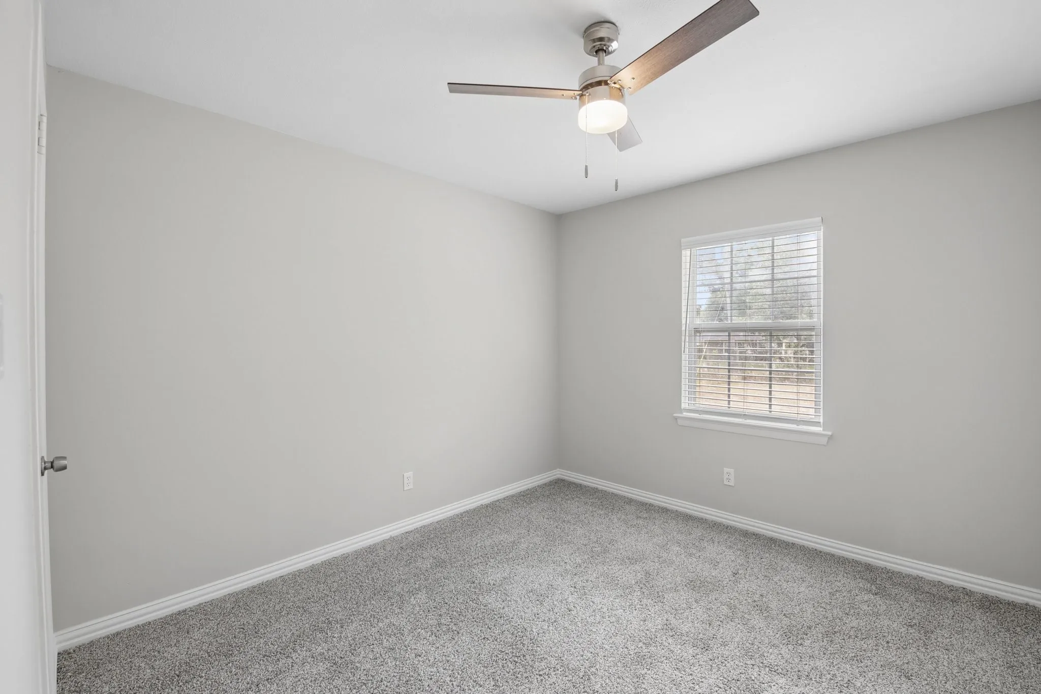 Single Family Residence For Sale in Tarrant County , 117 Tarrant Drive, Euless, Texas 76039, 3 Bedroom, 1 Bathroom, 1 Garage spaces, 910 Sqft, built in 1958, mls#21370386, Real Estate Agent in Euless, Homes For Sale in Tarrant county, Homes For Sale in Euless, Realtor in Euless Texas, Real Estate Brokerage Independent Realty Texas, Luminita Cordes Realtor