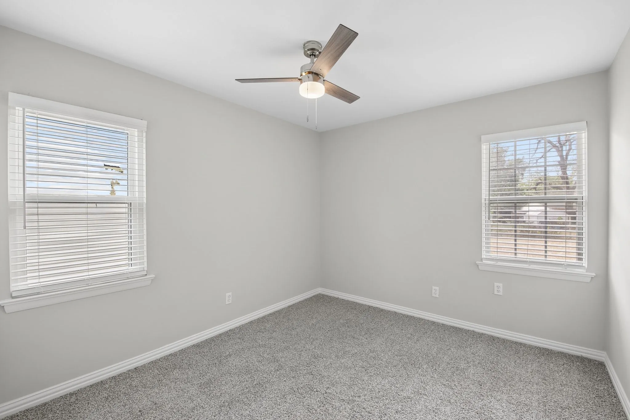 Single Family Residence For Sale in Tarrant County , 117 Tarrant Drive, Euless, Texas 76039, 3 Bedroom, 1 Bathroom, 1 Garage spaces, 910 Sqft, built in 1958, mls#21370386, Real Estate Agent in Euless, Homes For Sale in Tarrant county, Homes For Sale in Euless, Realtor in Euless Texas, Real Estate Brokerage Independent Realty Texas, Luminita Cordes Realtor