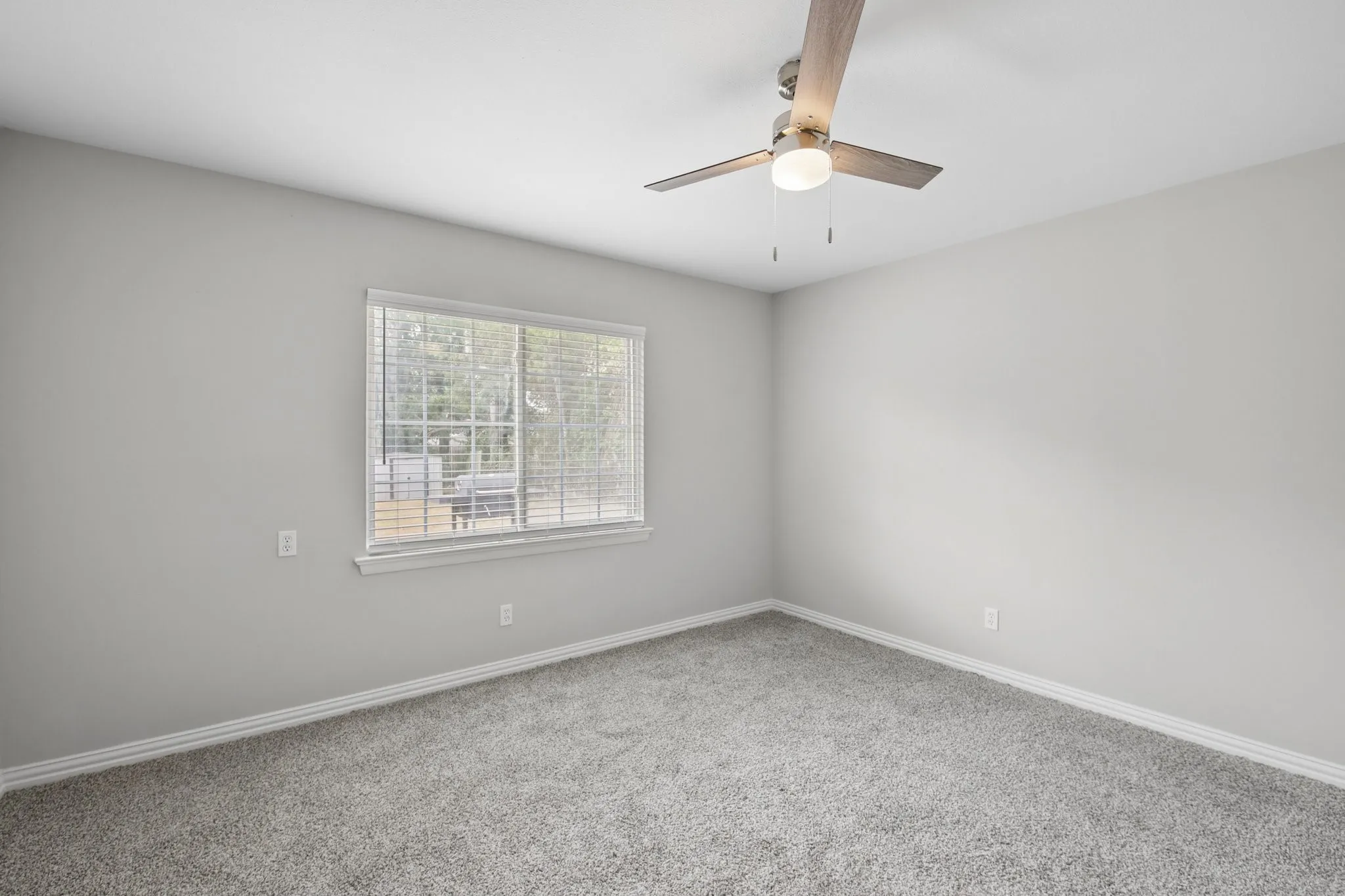 Single Family Residence For Sale in Tarrant County , 117 Tarrant Drive, Euless, Texas 76039, 3 Bedroom, 1 Bathroom, 1 Garage spaces, 910 Sqft, built in 1958, mls#21370386, Real Estate Agent in Euless, Homes For Sale in Tarrant county, Homes For Sale in Euless, Realtor in Euless Texas, Real Estate Brokerage Independent Realty Texas, Luminita Cordes Realtor