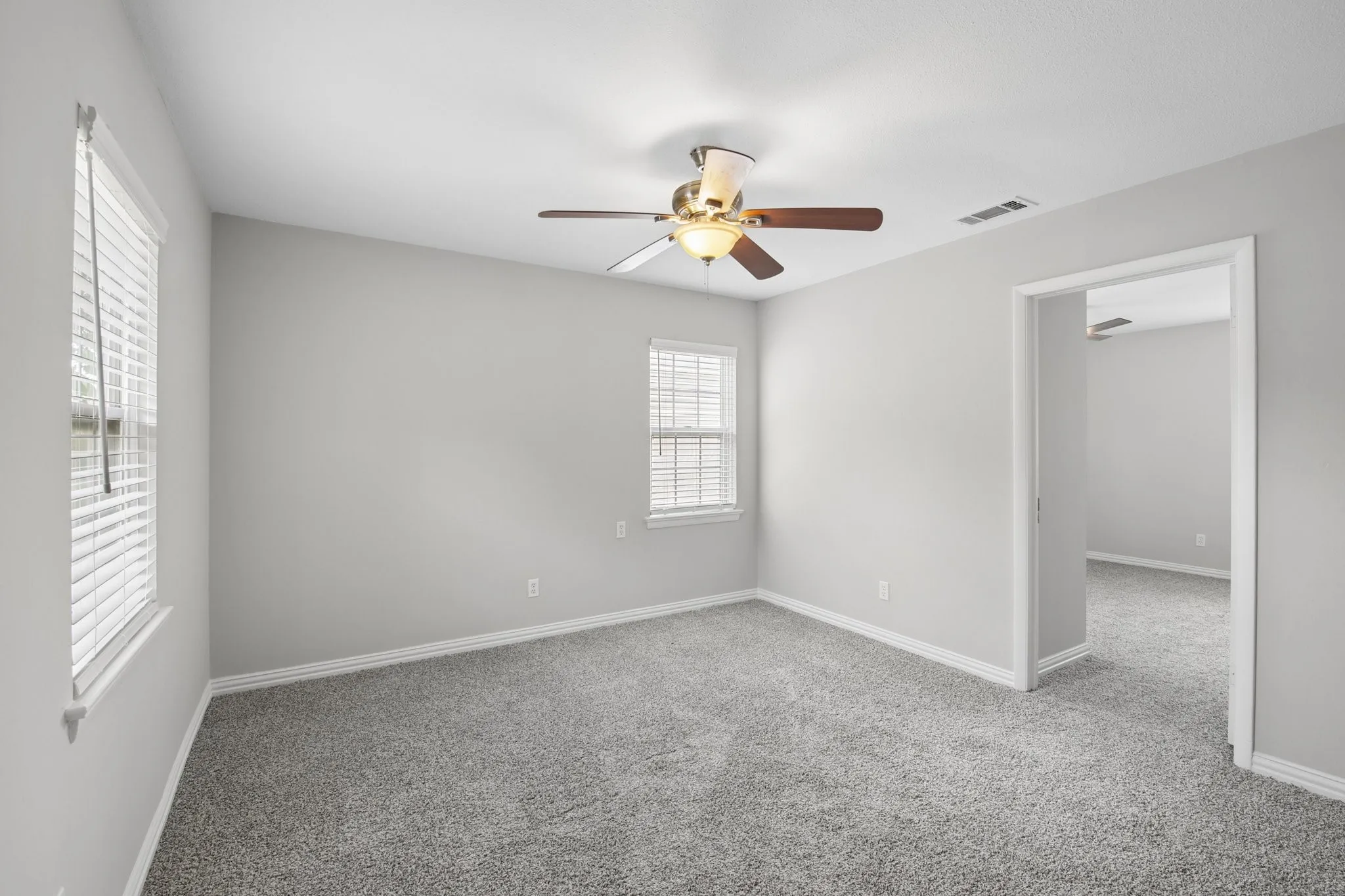 Single Family Residence For Sale in Tarrant County , 117 Tarrant Drive, Euless, Texas 76039, 3 Bedroom, 1 Bathroom, 1 Garage spaces, 910 Sqft, built in 1958, mls#21370386, Real Estate Agent in Euless, Homes For Sale in Tarrant county, Homes For Sale in Euless, Realtor in Euless Texas, Real Estate Brokerage Independent Realty Texas, Luminita Cordes Realtor