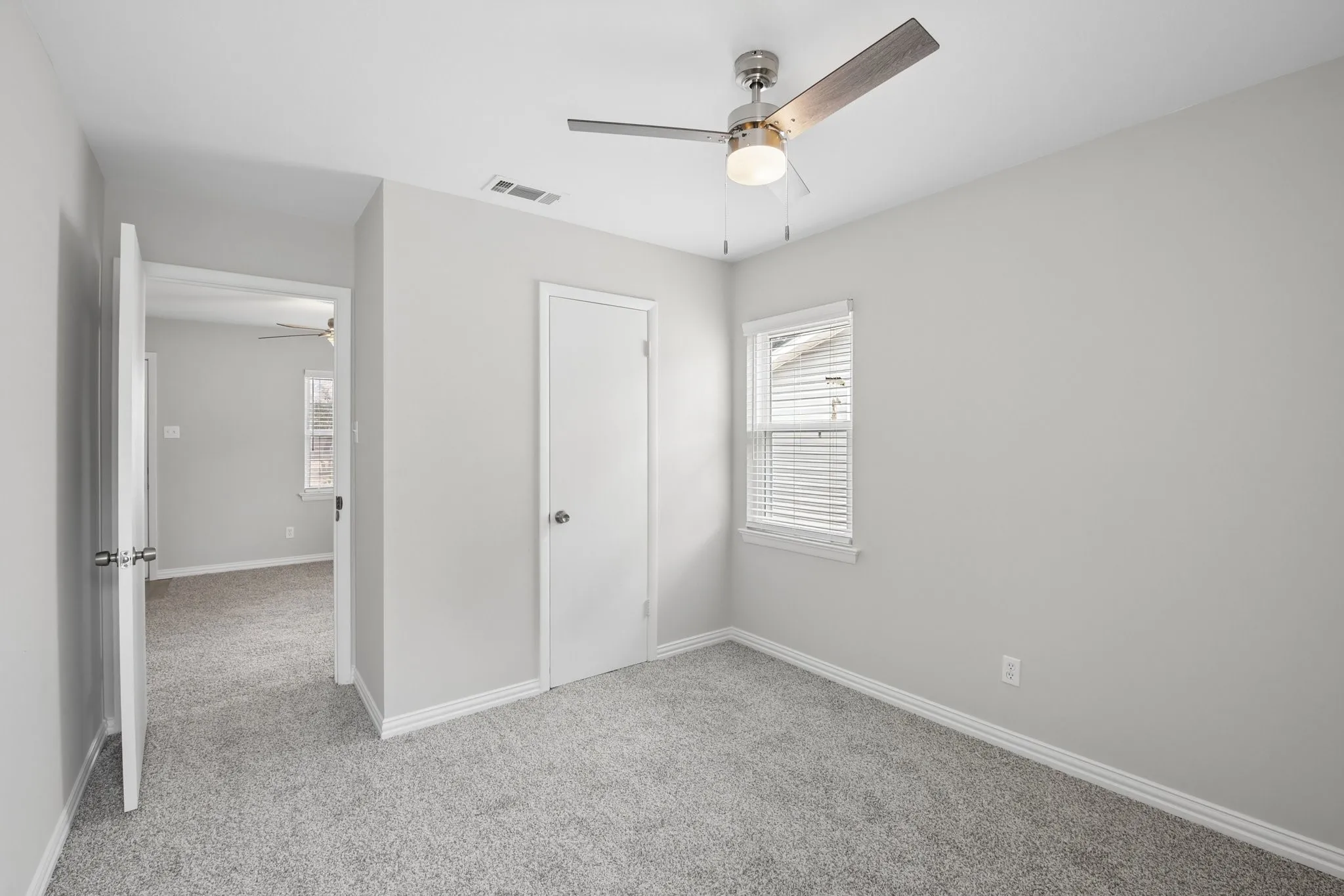 Single Family Residence For Sale in Tarrant County , 117 Tarrant Drive, Euless, Texas 76039, 3 Bedroom, 1 Bathroom, 1 Garage spaces, 910 Sqft, built in 1958, mls#21370386, Real Estate Agent in Euless, Homes For Sale in Tarrant county, Homes For Sale in Euless, Realtor in Euless Texas, Real Estate Brokerage Independent Realty Texas, Luminita Cordes Realtor