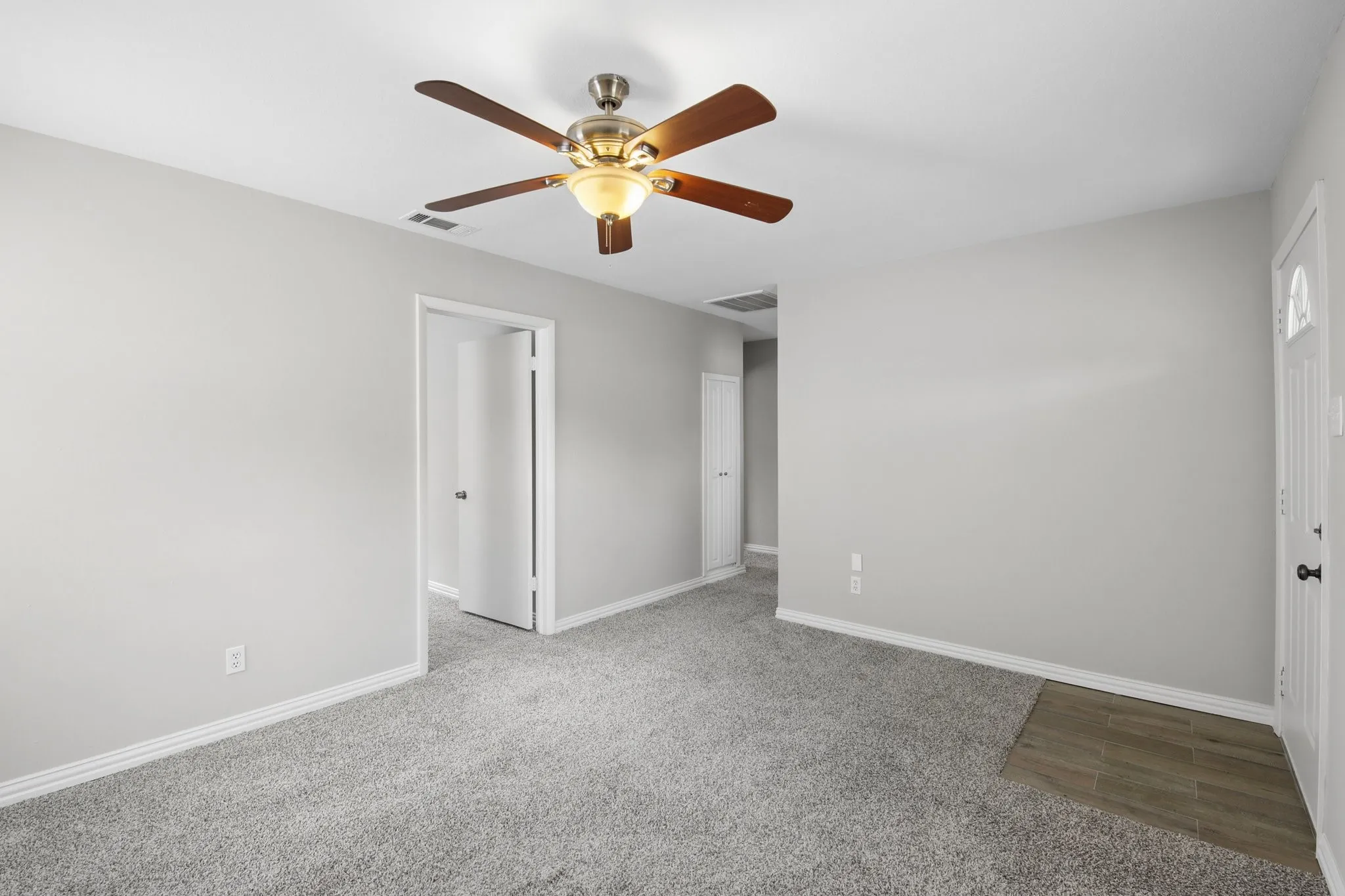 Single Family Residence For Sale in Tarrant County , 117 Tarrant Drive, Euless, Texas 76039, 3 Bedroom, 1 Bathroom, 1 Garage spaces, 910 Sqft, built in 1958, mls#21370386, Real Estate Agent in Euless, Homes For Sale in Tarrant county, Homes For Sale in Euless, Realtor in Euless Texas, Real Estate Brokerage Independent Realty Texas, Luminita Cordes Realtor