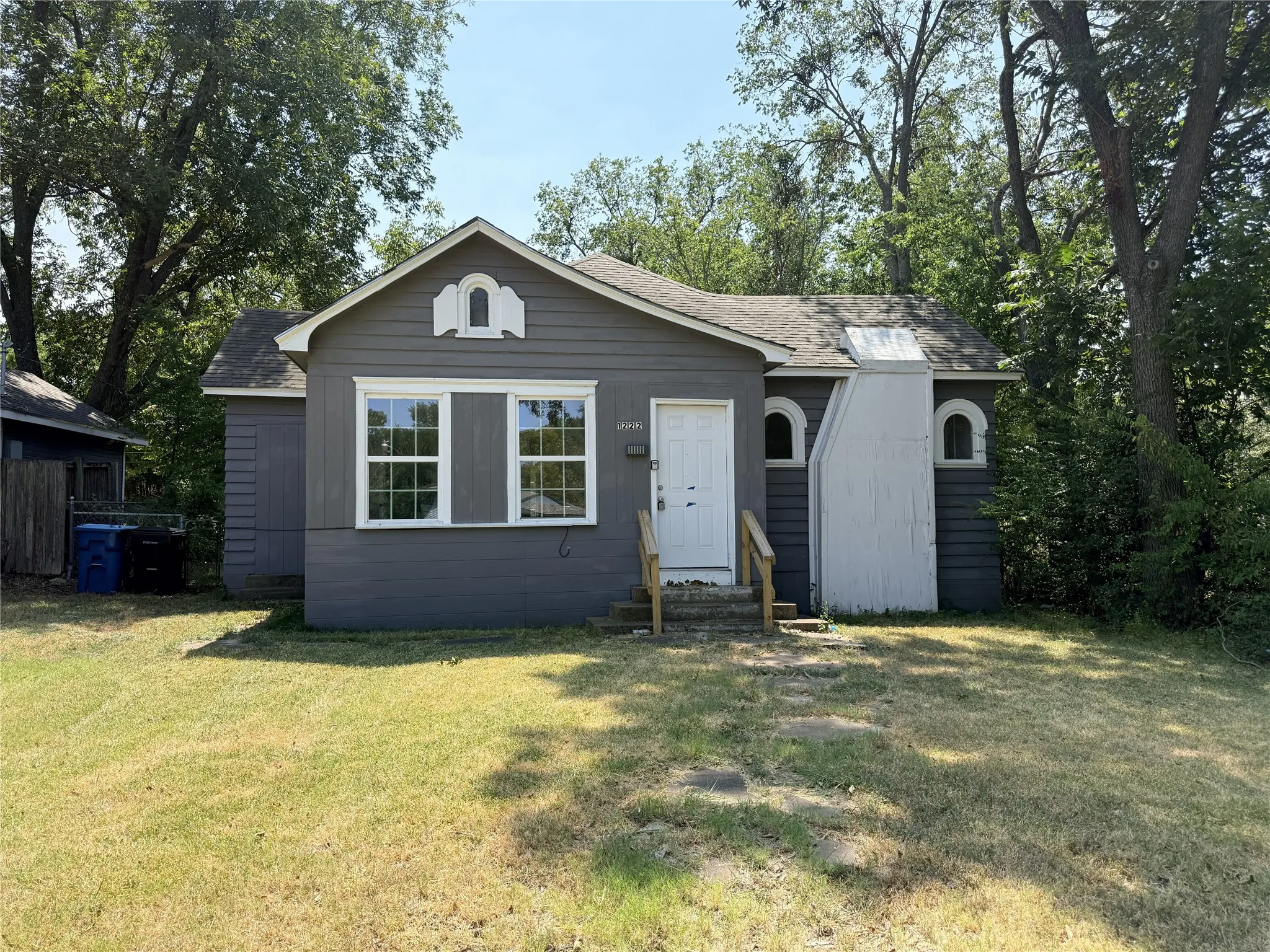 Single Family Residence For Sale in Grayson County , 1222 W Morton Street, Denison, Texas 75020, 3 Bedroom, 2 Bathroom, Garage spaces, 1,438 Sqft, built in 1929, mls#21369433, Real Estate Agent in Denison, Homes For Sale in Grayson county, Homes For Sale in Denison, Realtor in Denison Texas, Real Estate Brokerage Independent Realty Texas, Luminita Cordes Realtor