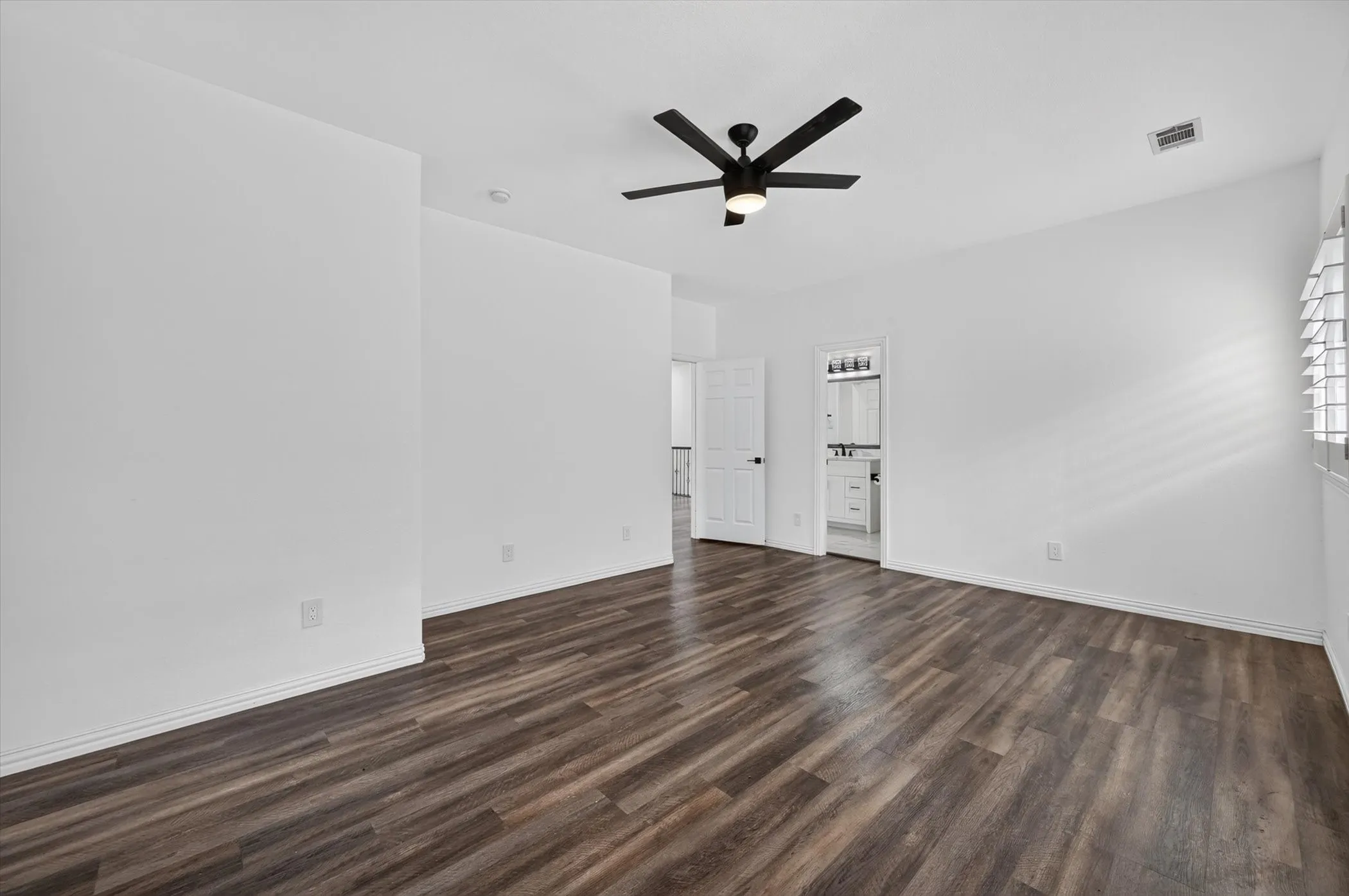 Single Family Residence For Rent in Tarrant County , 2208 Grizzly Run Lane, Euless, Texas 76039, 4 Bedroom, 3 Bathroom, 2 Garage spaces, 3,319 Sqft, built in 2004, mls#21346053, Real Estate Agent in Euless, Homes For Rent in Tarrant county, Homes For Rent in Euless, Realtor in Euless Texas, Real Estate Brokerage Independent Realty Texas, Luminita Cordes Realtor