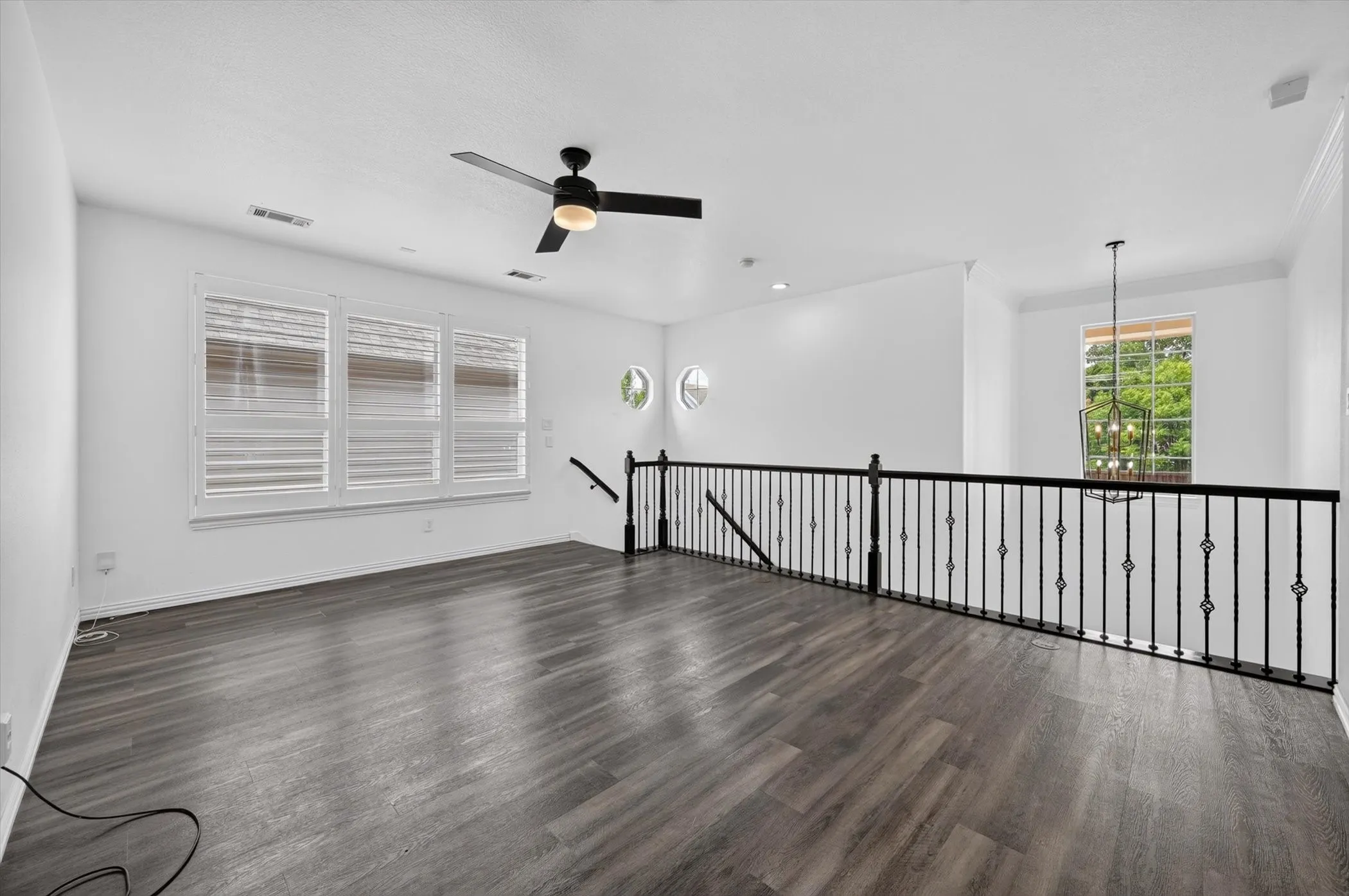 Single Family Residence For Rent in Tarrant County , 2208 Grizzly Run Lane, Euless, Texas 76039, 4 Bedroom, 3 Bathroom, 2 Garage spaces, 3,319 Sqft, built in 2004, mls#21346053, Real Estate Agent in Euless, Homes For Rent in Tarrant county, Homes For Rent in Euless, Realtor in Euless Texas, Real Estate Brokerage Independent Realty Texas, Luminita Cordes Realtor