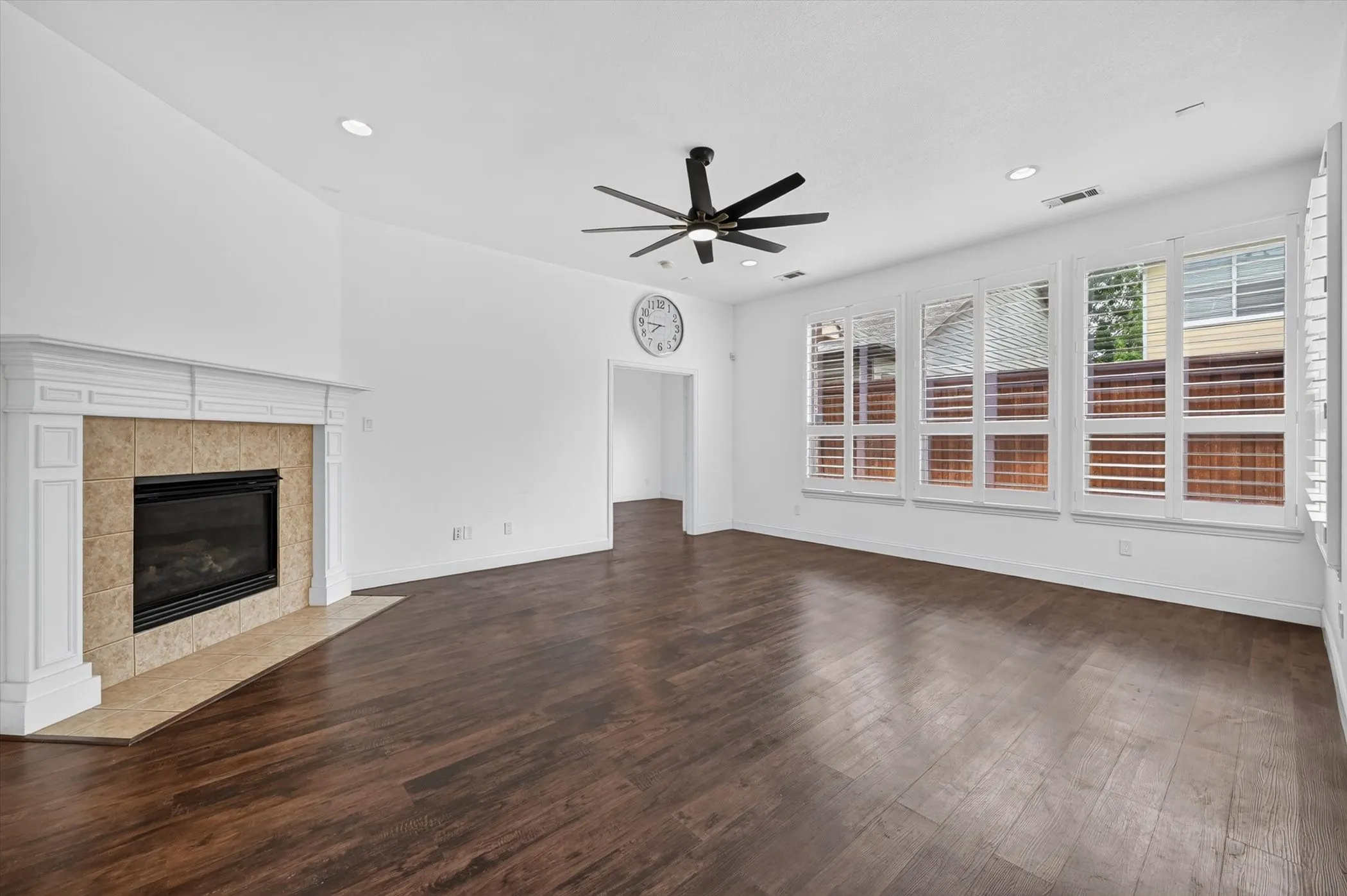 Single Family Residence For Rent in Tarrant County , 2208 Grizzly Run Lane, Euless, Texas 76039, 4 Bedroom, 3 Bathroom, 2 Garage spaces, 3,319 Sqft, built in 2004, mls#21346053, Real Estate Agent in Euless, Homes For Rent in Tarrant county, Homes For Rent in Euless, Realtor in Euless Texas, Real Estate Brokerage Independent Realty Texas, Luminita Cordes Realtor