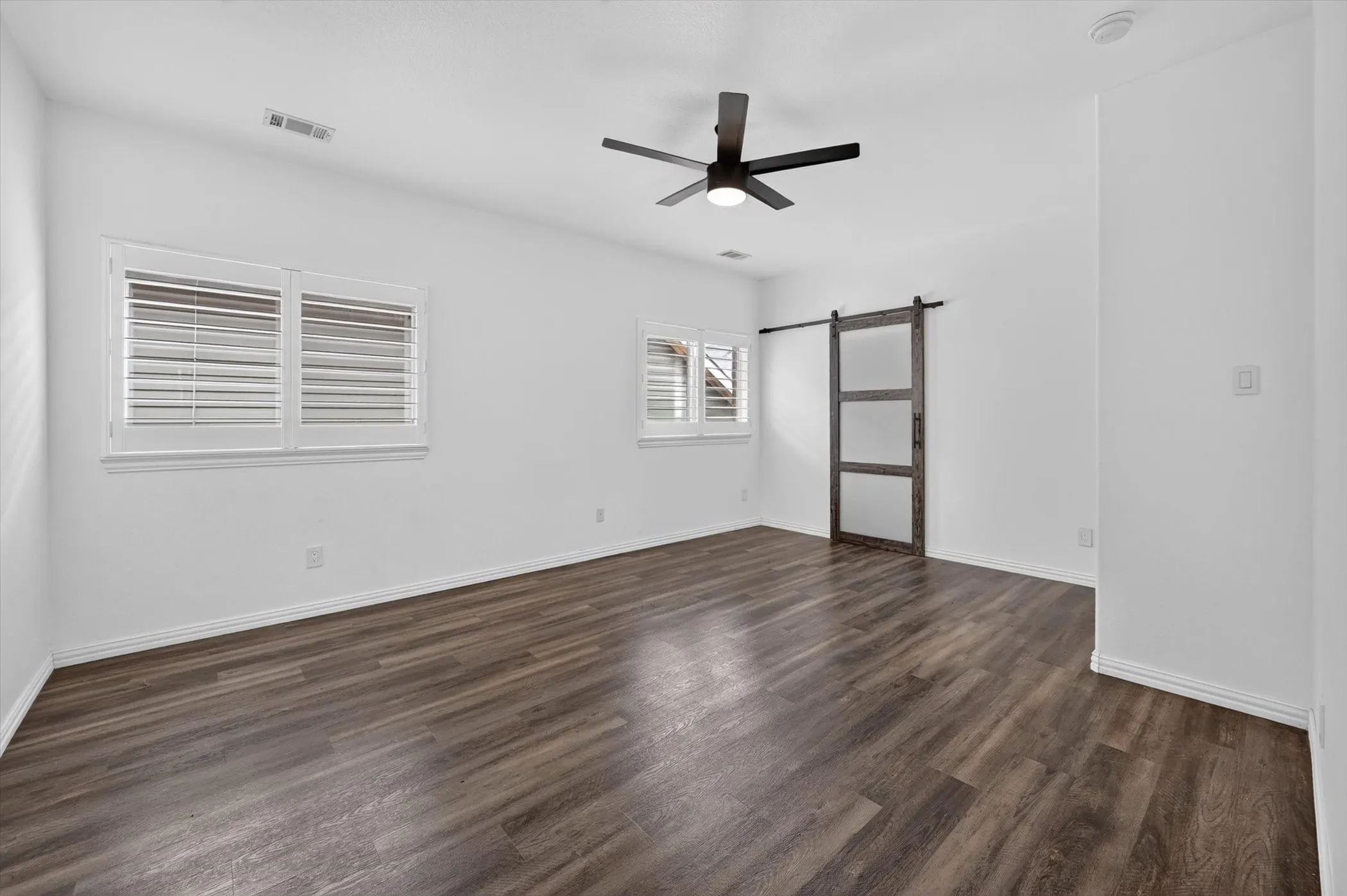 Single Family Residence For Rent in Tarrant County , 2208 Grizzly Run Lane, Euless, Texas 76039, 4 Bedroom, 3 Bathroom, 2 Garage spaces, 3,319 Sqft, built in 2004, mls#21346053, Real Estate Agent in Euless, Homes For Rent in Tarrant county, Homes For Rent in Euless, Realtor in Euless Texas, Real Estate Brokerage Independent Realty Texas, Luminita Cordes Realtor