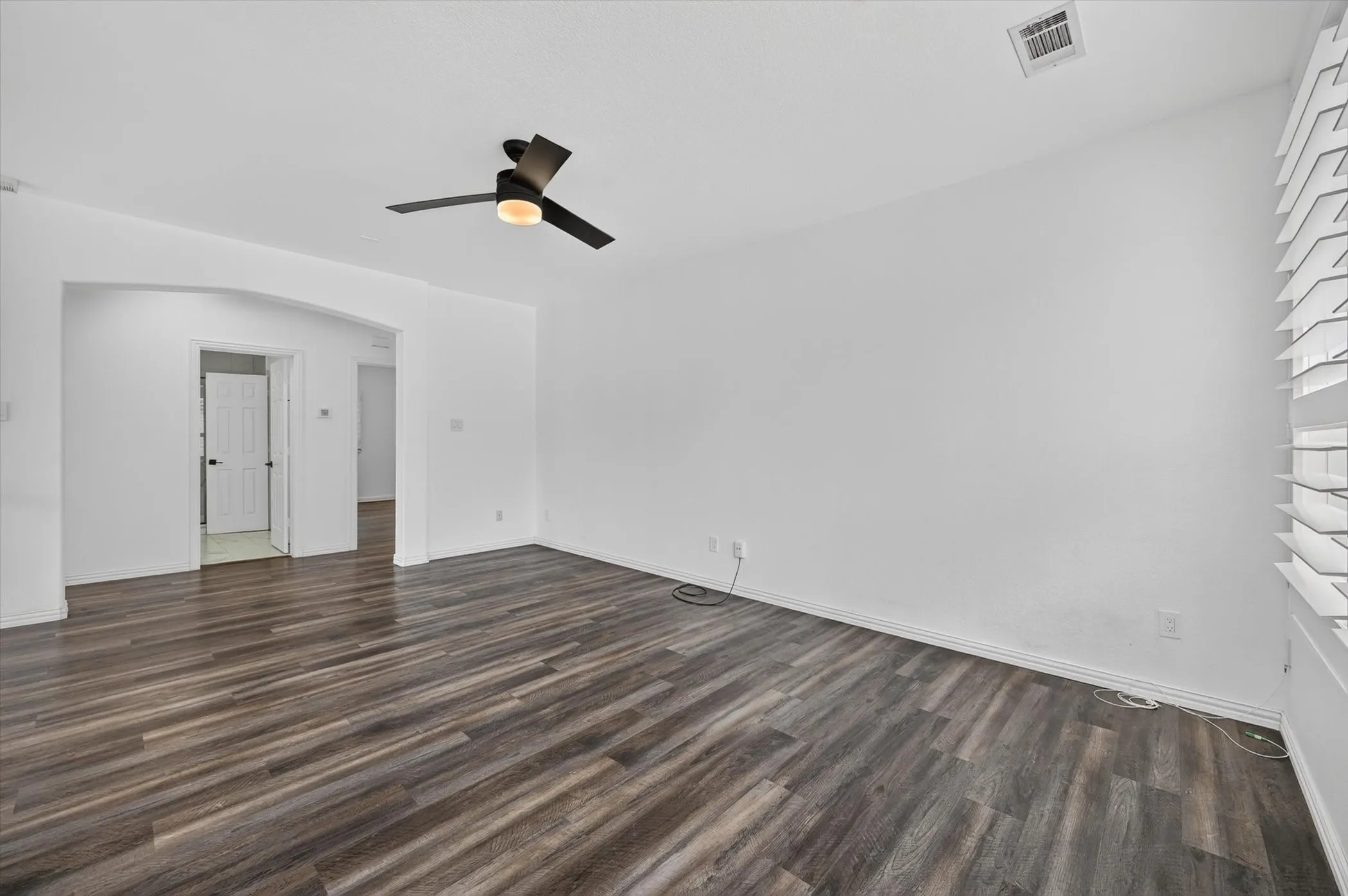 Single Family Residence For Rent in Tarrant County , 2208 Grizzly Run Lane, Euless, Texas 76039, 4 Bedroom, 3 Bathroom, 2 Garage spaces, 3,319 Sqft, built in 2004, mls#21346053, Real Estate Agent in Euless, Homes For Rent in Tarrant county, Homes For Rent in Euless, Realtor in Euless Texas, Real Estate Brokerage Independent Realty Texas, Luminita Cordes Realtor