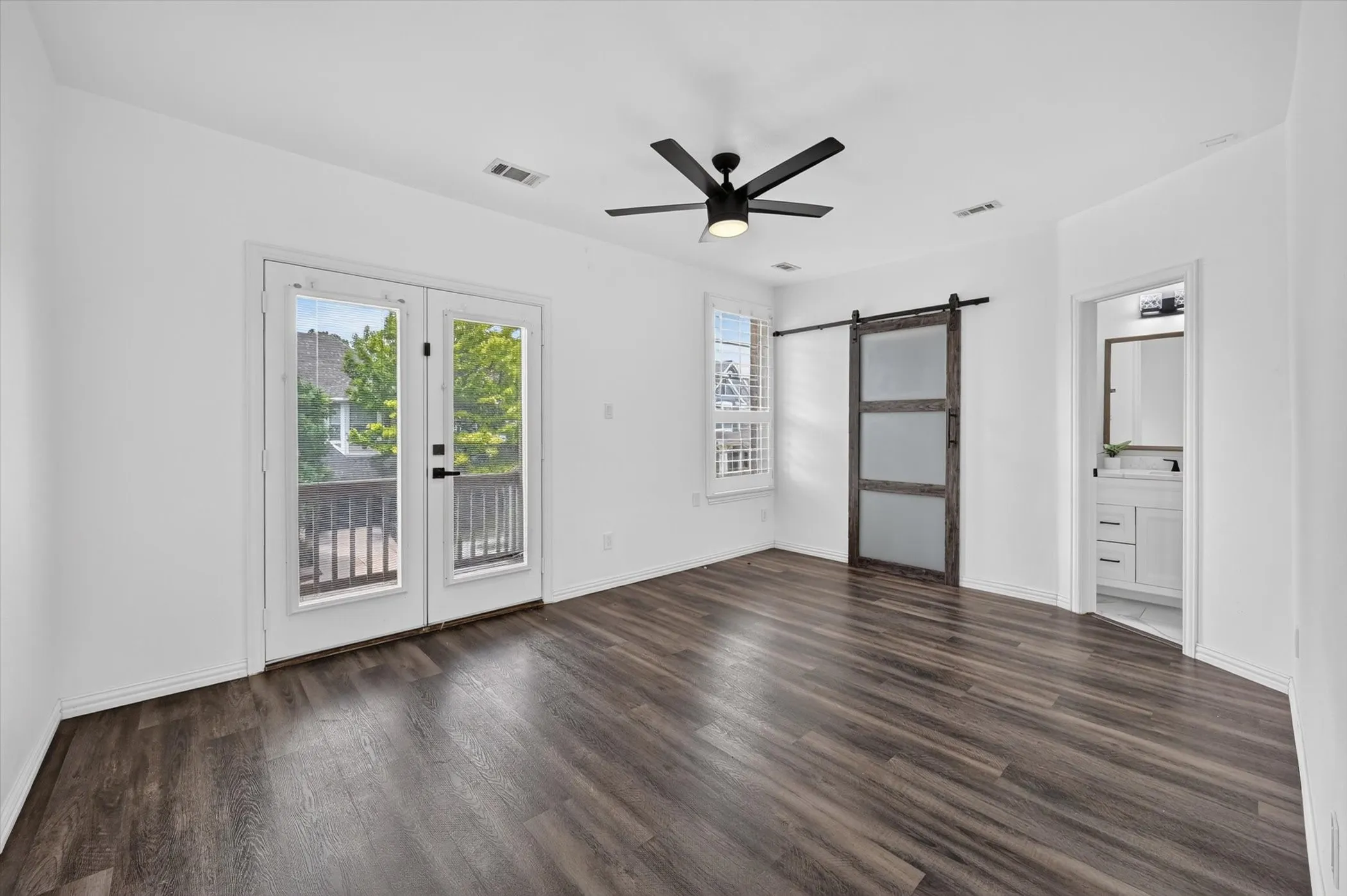 Single Family Residence For Rent in Tarrant County , 2208 Grizzly Run Lane, Euless, Texas 76039, 4 Bedroom, 3 Bathroom, 2 Garage spaces, 3,319 Sqft, built in 2004, mls#21346053, Real Estate Agent in Euless, Homes For Rent in Tarrant county, Homes For Rent in Euless, Realtor in Euless Texas, Real Estate Brokerage Independent Realty Texas, Luminita Cordes Realtor