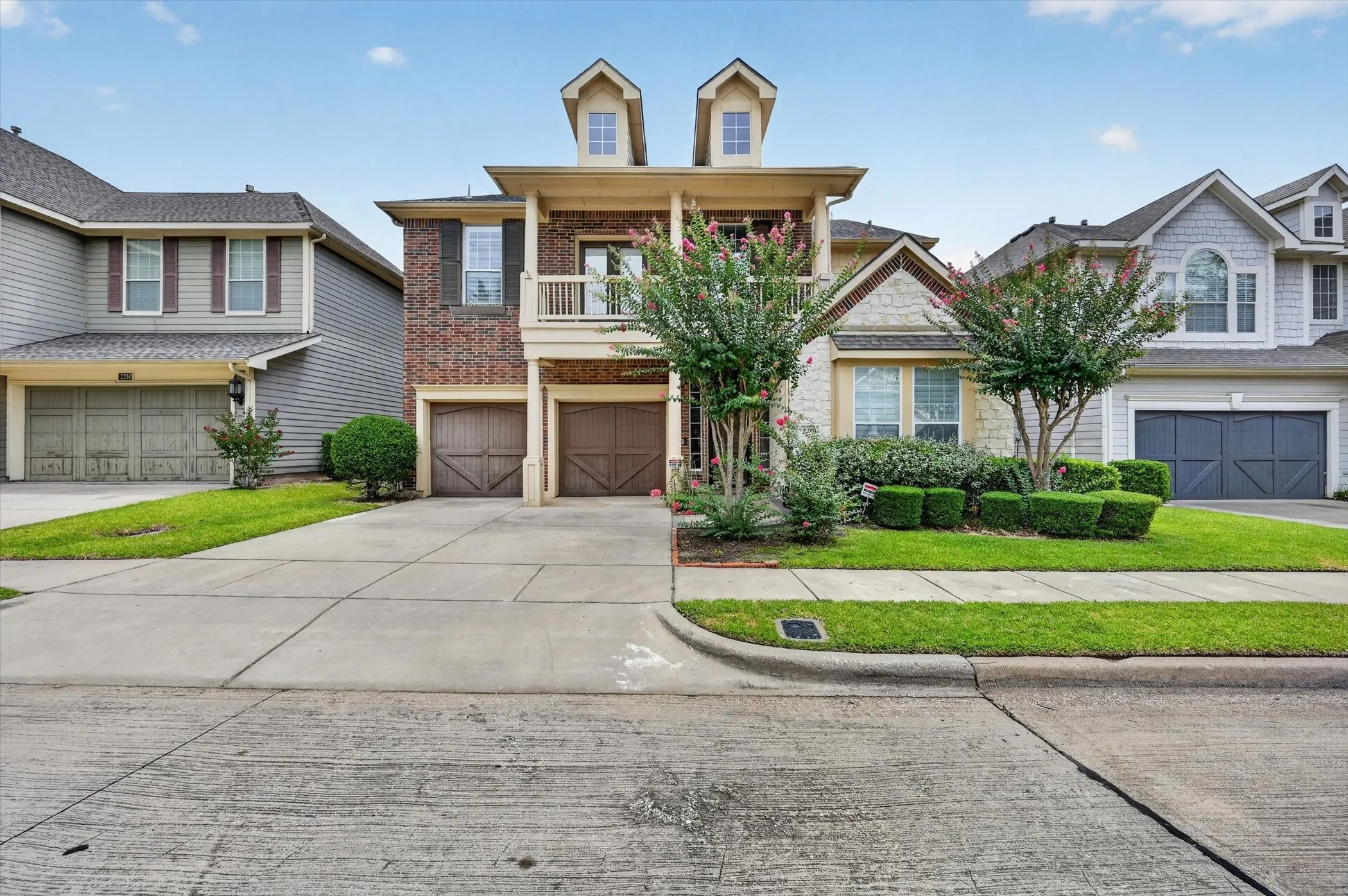 Single Family Residence For Rent in Tarrant County , 2208 Grizzly Run Lane, Euless, Texas 76039, 4 Bedroom, 3 Bathroom, 2 Garage spaces, 3,319 Sqft, built in 2004, mls#21346053, Real Estate Agent in Euless, Homes For Rent in Tarrant county, Homes For Rent in Euless, Realtor in Euless Texas, Real Estate Brokerage Independent Realty Texas, Luminita Cordes Realtor