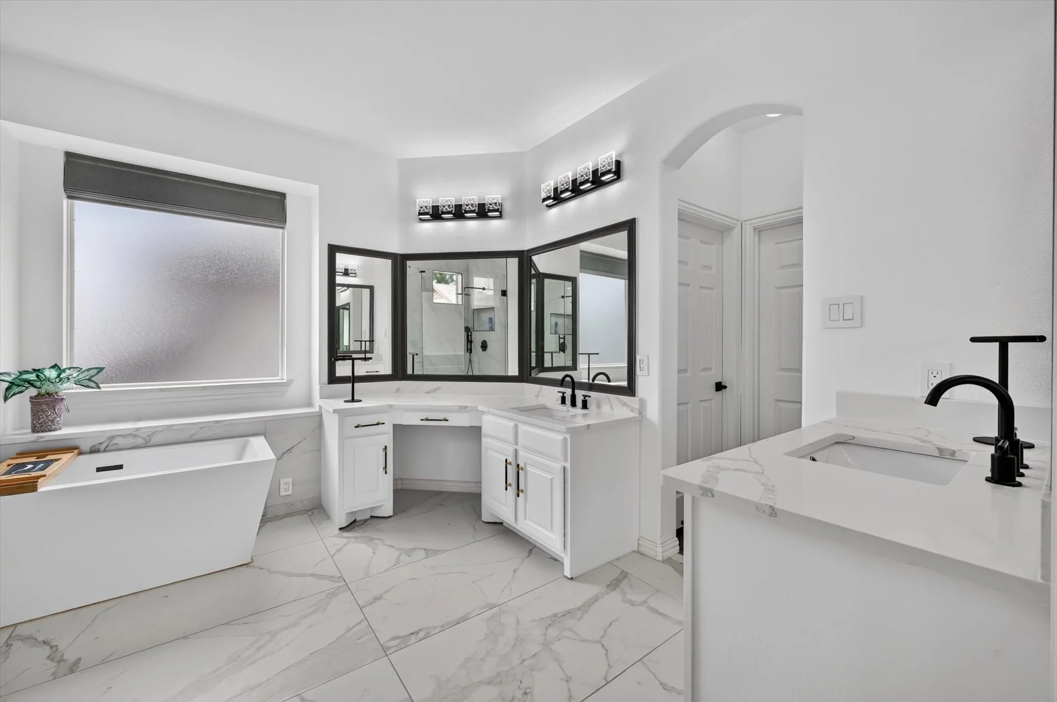 Single Family Residence For Rent in Tarrant County , 2208 Grizzly Run Lane, Euless, Texas 76039, 4 Bedroom, 3 Bathroom, 2 Garage spaces, 3,319 Sqft, built in 2004, mls#21346053, Real Estate Agent in Euless, Homes For Rent in Tarrant county, Homes For Rent in Euless, Realtor in Euless Texas, Real Estate Brokerage Independent Realty Texas, Luminita Cordes Realtor