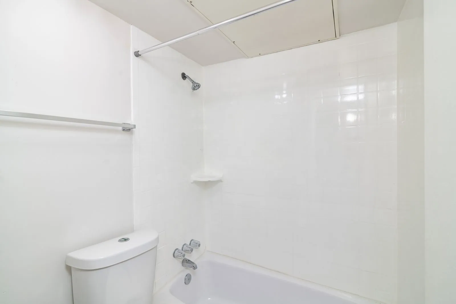 Apartment For Rent in Dallas County , 2808 Throckmorton Street 206, Dallas, Texas 75219, 1 Bedroom, 1 Bathroom, Garage spaces, 740 Sqft, built in 1968, mls#21368380, Real Estate Agent in Dallas, Homes For Rent in Dallas county, Homes For Rent in Dallas, Realtor in Dallas Texas, Real Estate Brokerage Independent Realty Texas, Luminita Cordes Realtor