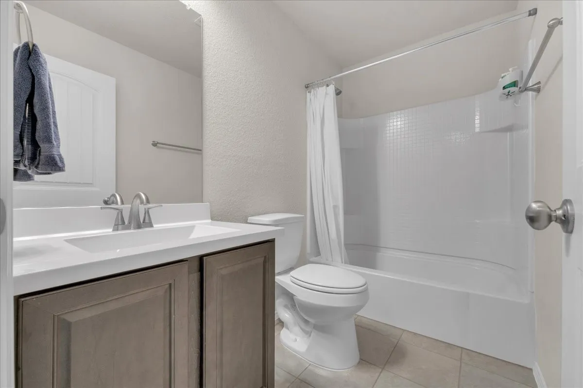 Single Family Residence For Sale in Denton County , 5504 Wharfside Place, Denton, Texas 76208, 4 Bedroom, 3 Bathroom, 2 Garage spaces, 3,145 Sqft, built in 2018, mls#21361301, Real Estate Agent in Denton, Homes For Sale in Denton county, Homes For Sale in Denton, Realtor in Denton Texas, Real Estate Brokerage Independent Realty Texas, Luminita Cordes Realtor
