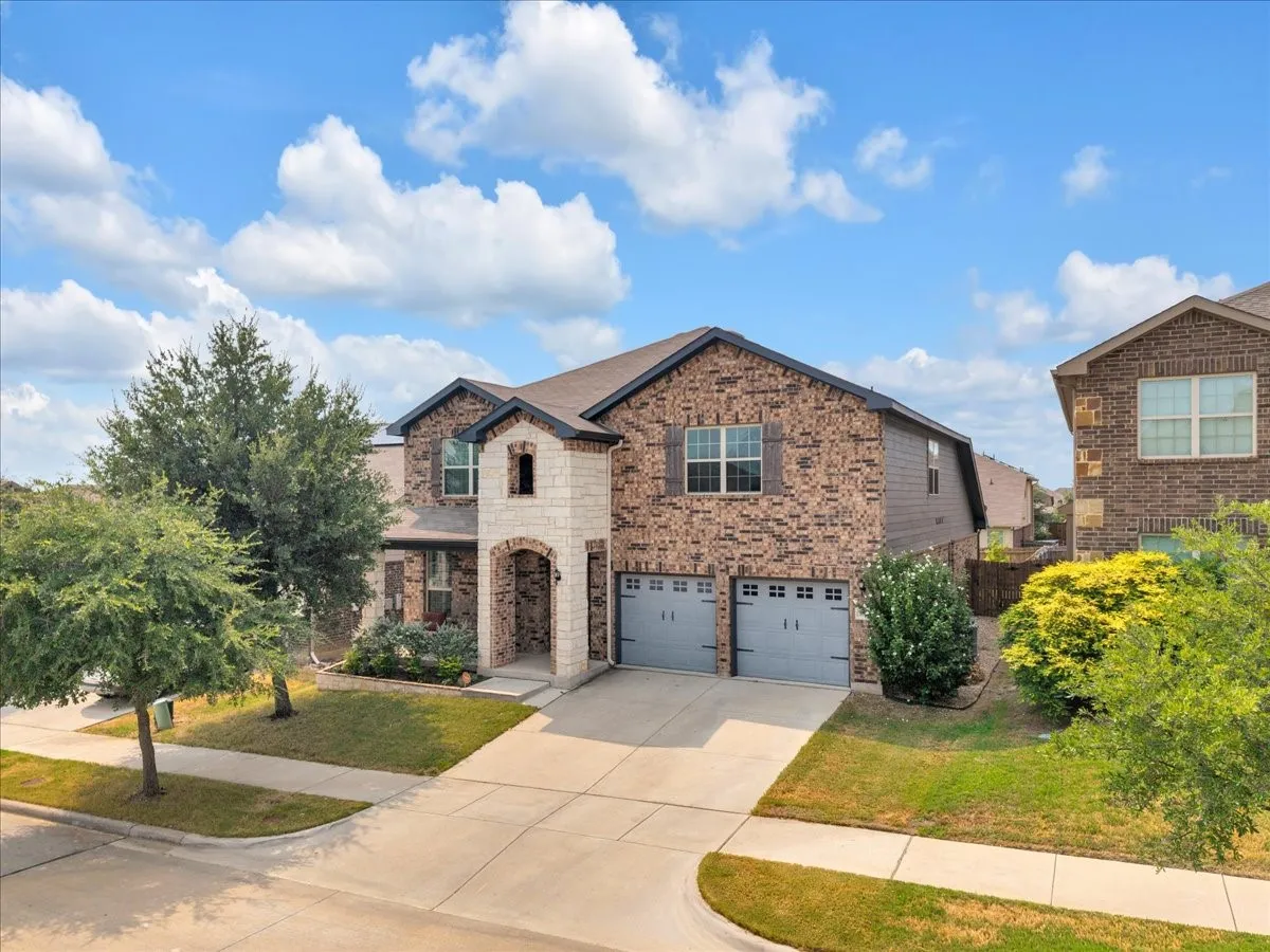 Single Family Residence For Sale in Denton County , 5504 Wharfside Place, Denton, Texas 76208, 4 Bedroom, 3 Bathroom, 2 Garage spaces, 3,145 Sqft, built in 2018, mls#21361301, Real Estate Agent in Denton, Homes For Sale in Denton county, Homes For Sale in Denton, Realtor in Denton Texas, Real Estate Brokerage Independent Realty Texas, Luminita Cordes Realtor