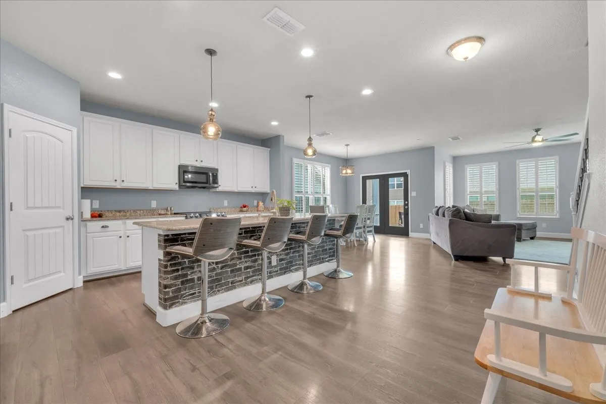 Single Family Residence For Sale in Denton County , 5504 Wharfside Place, Denton, Texas 76208, 4 Bedroom, 3 Bathroom, 2 Garage spaces, 3,145 Sqft, built in 2018, mls#21361301, Real Estate Agent in Denton, Homes For Sale in Denton county, Homes For Sale in Denton, Realtor in Denton Texas, Real Estate Brokerage Independent Realty Texas, Luminita Cordes Realtor