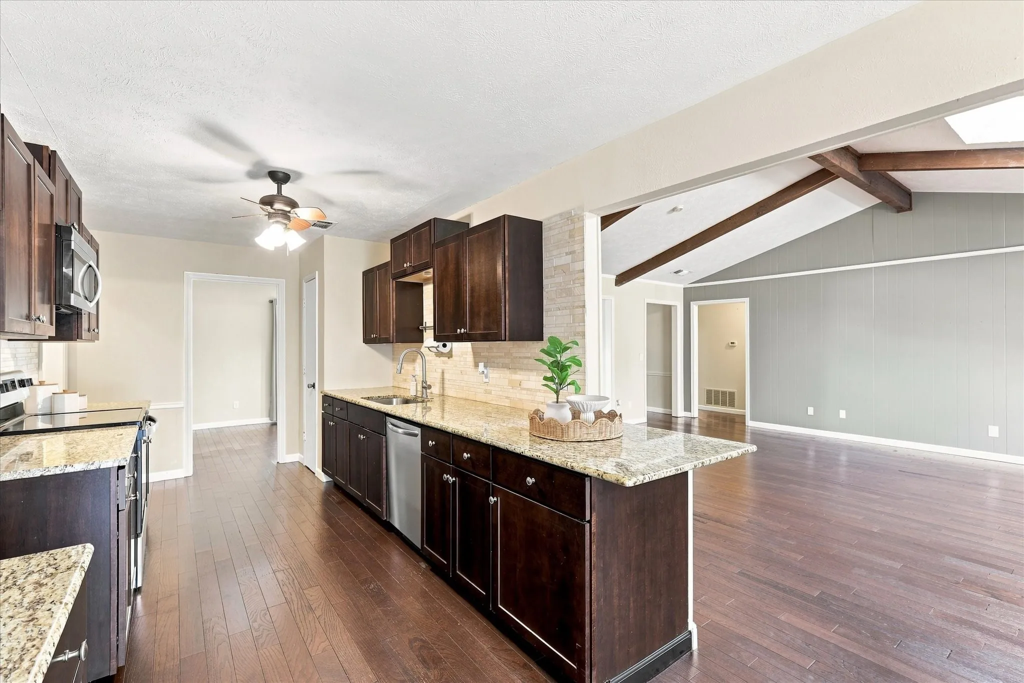 Single Family Residence For Sale in Collin County , 2525 Eucalyptus Drive, Plano, Texas 75075, 4 Bedroom, 4 Bathroom, 2 Garage spaces, 2,852 Sqft, built in 1972, mls#21369338, Real Estate Agent in Plano, Homes For Sale in Collin county, Homes For Sale in Plano, Realtor in Plano Texas, Real Estate Brokerage Independent Realty Texas, Luminita Cordes Realtor