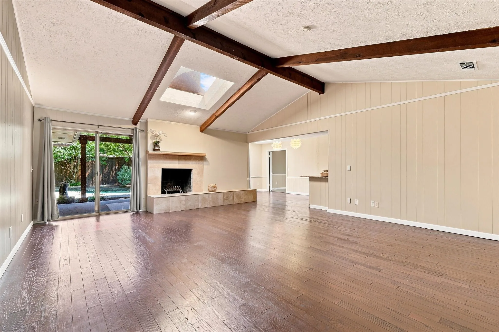 Single Family Residence For Sale in Collin County , 2525 Eucalyptus Drive, Plano, Texas 75075, 4 Bedroom, 4 Bathroom, 2 Garage spaces, 2,852 Sqft, built in 1972, mls#21369338, Real Estate Agent in Plano, Homes For Sale in Collin county, Homes For Sale in Plano, Realtor in Plano Texas, Real Estate Brokerage Independent Realty Texas, Luminita Cordes Realtor
