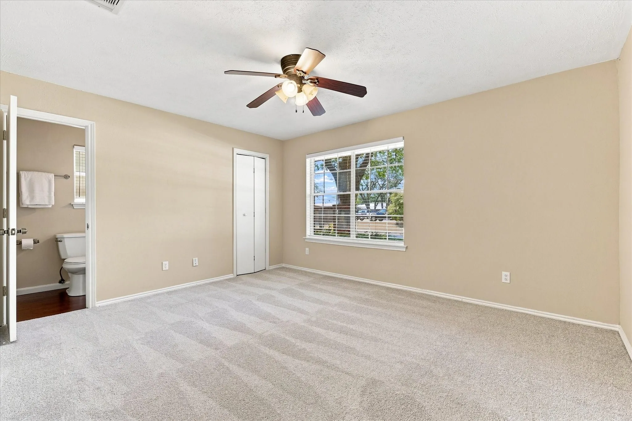 Single Family Residence For Sale in Collin County , 2525 Eucalyptus Drive, Plano, Texas 75075, 4 Bedroom, 4 Bathroom, 2 Garage spaces, 2,852 Sqft, built in 1972, mls#21369338, Real Estate Agent in Plano, Homes For Sale in Collin county, Homes For Sale in Plano, Realtor in Plano Texas, Real Estate Brokerage Independent Realty Texas, Luminita Cordes Realtor