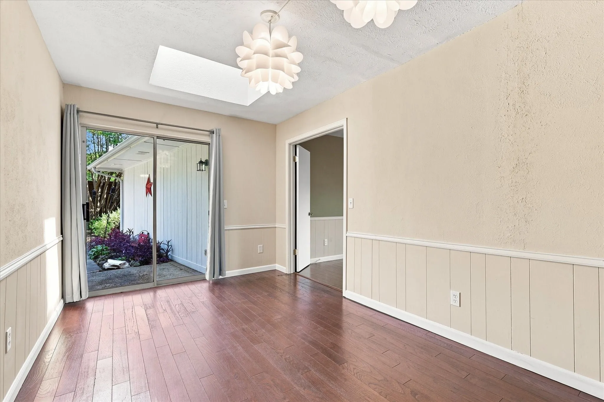 Single Family Residence For Sale in Collin County , 2525 Eucalyptus Drive, Plano, Texas 75075, 4 Bedroom, 4 Bathroom, 2 Garage spaces, 2,852 Sqft, built in 1972, mls#21369338, Real Estate Agent in Plano, Homes For Sale in Collin county, Homes For Sale in Plano, Realtor in Plano Texas, Real Estate Brokerage Independent Realty Texas, Luminita Cordes Realtor