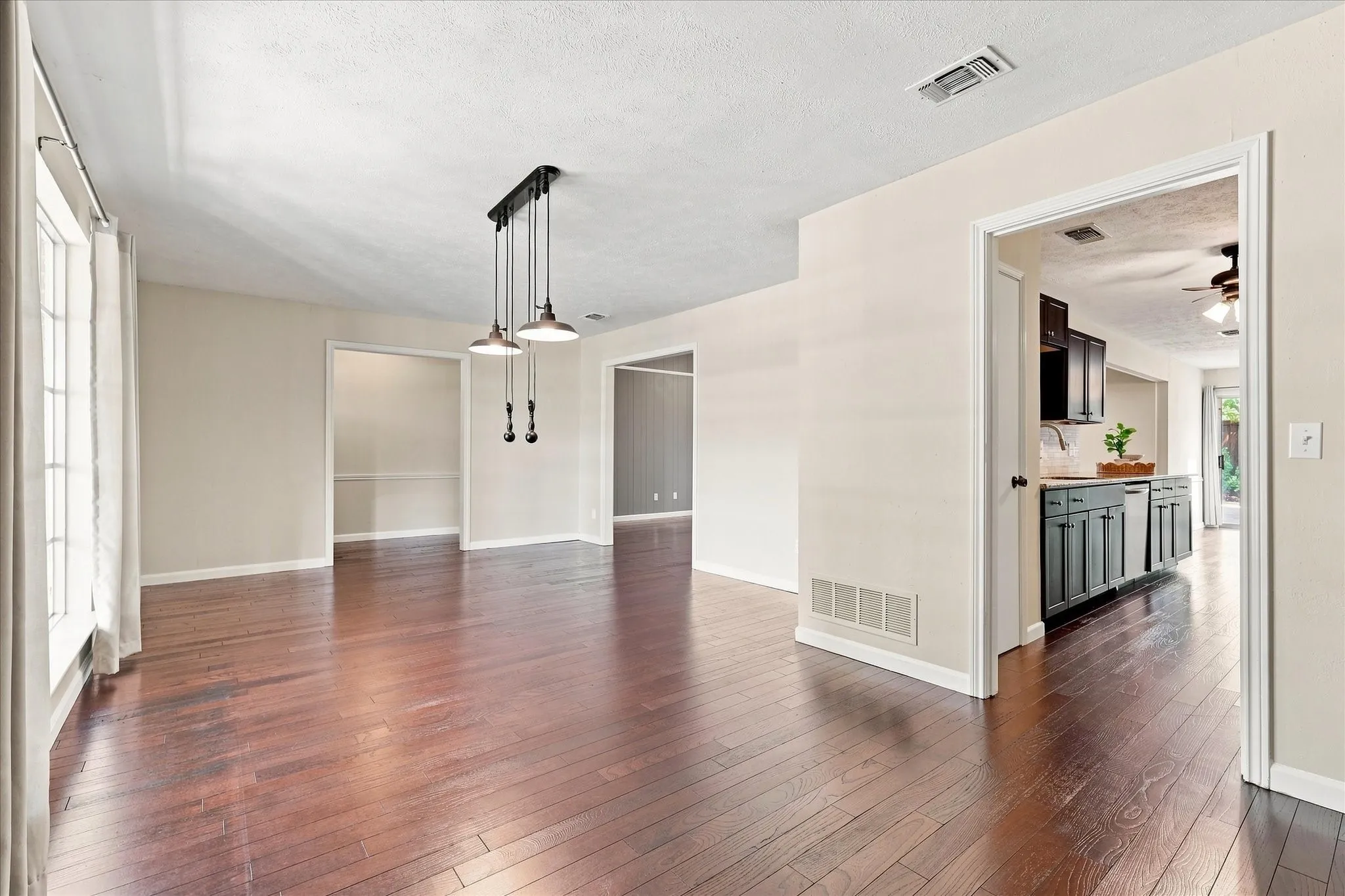Single Family Residence For Sale in Collin County , 2525 Eucalyptus Drive, Plano, Texas 75075, 4 Bedroom, 4 Bathroom, 2 Garage spaces, 2,852 Sqft, built in 1972, mls#21369338, Real Estate Agent in Plano, Homes For Sale in Collin county, Homes For Sale in Plano, Realtor in Plano Texas, Real Estate Brokerage Independent Realty Texas, Luminita Cordes Realtor