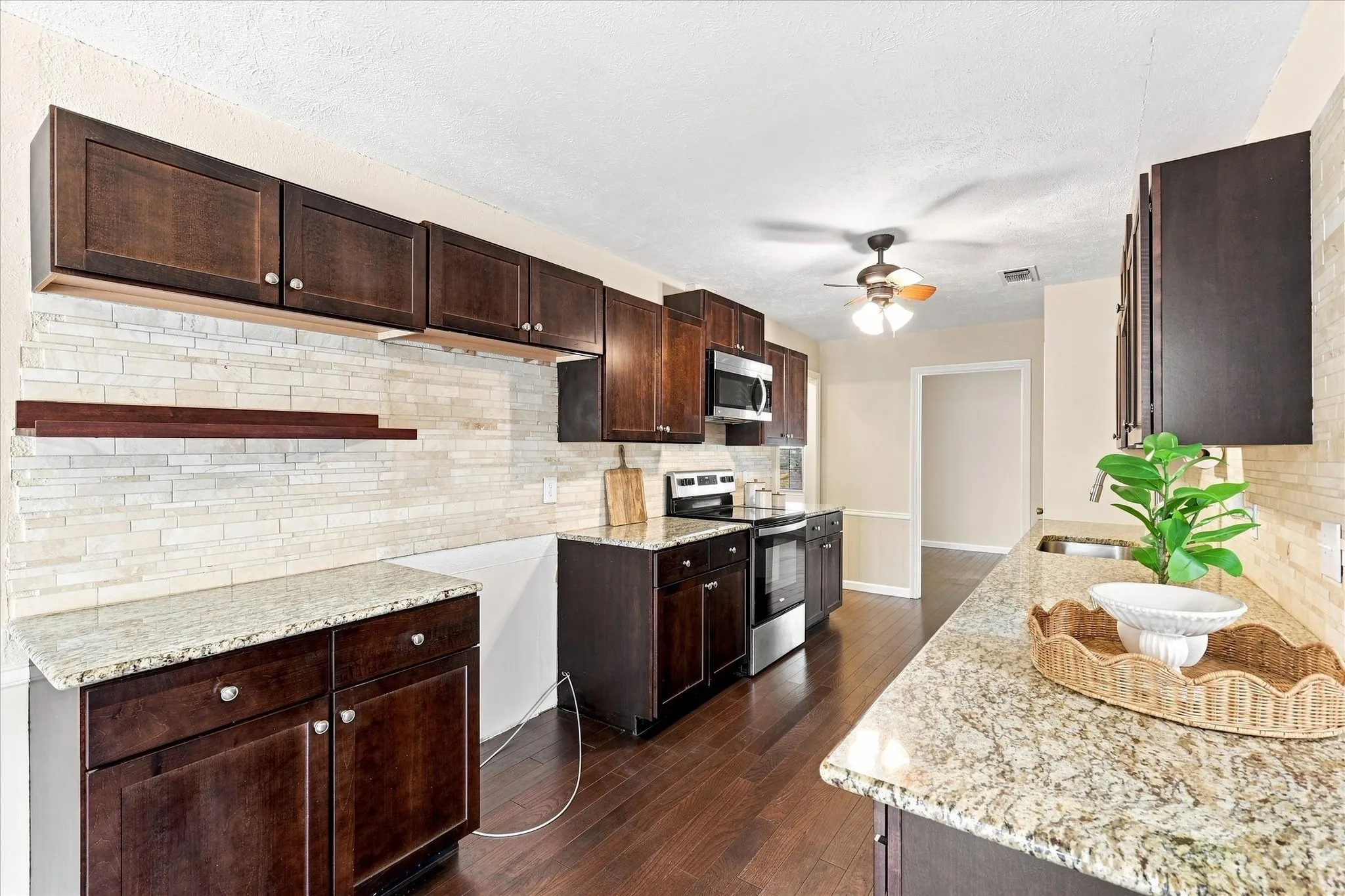Single Family Residence For Sale in Collin County , 2525 Eucalyptus Drive, Plano, Texas 75075, 4 Bedroom, 4 Bathroom, 2 Garage spaces, 2,852 Sqft, built in 1972, mls#21369338, Real Estate Agent in Plano, Homes For Sale in Collin county, Homes For Sale in Plano, Realtor in Plano Texas, Real Estate Brokerage Independent Realty Texas, Luminita Cordes Realtor