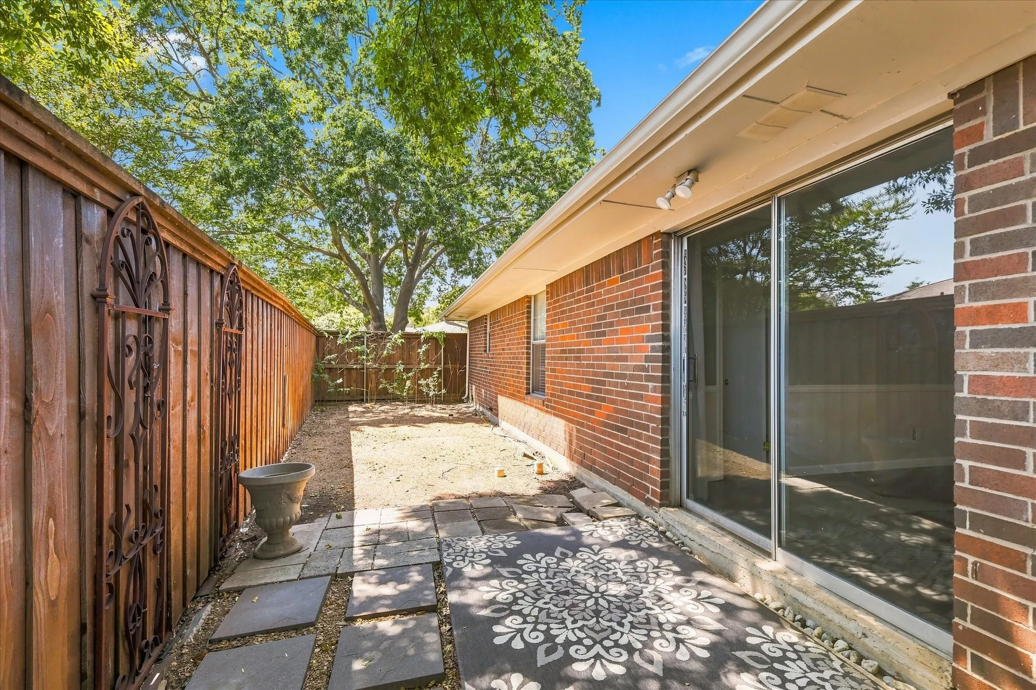 Single Family Residence For Sale in Collin County , 2525 Eucalyptus Drive, Plano, Texas 75075, 4 Bedroom, 4 Bathroom, 2 Garage spaces, 2,852 Sqft, built in 1972, mls#21369338, Real Estate Agent in Plano, Homes For Sale in Collin county, Homes For Sale in Plano, Realtor in Plano Texas, Real Estate Brokerage Independent Realty Texas, Luminita Cordes Realtor