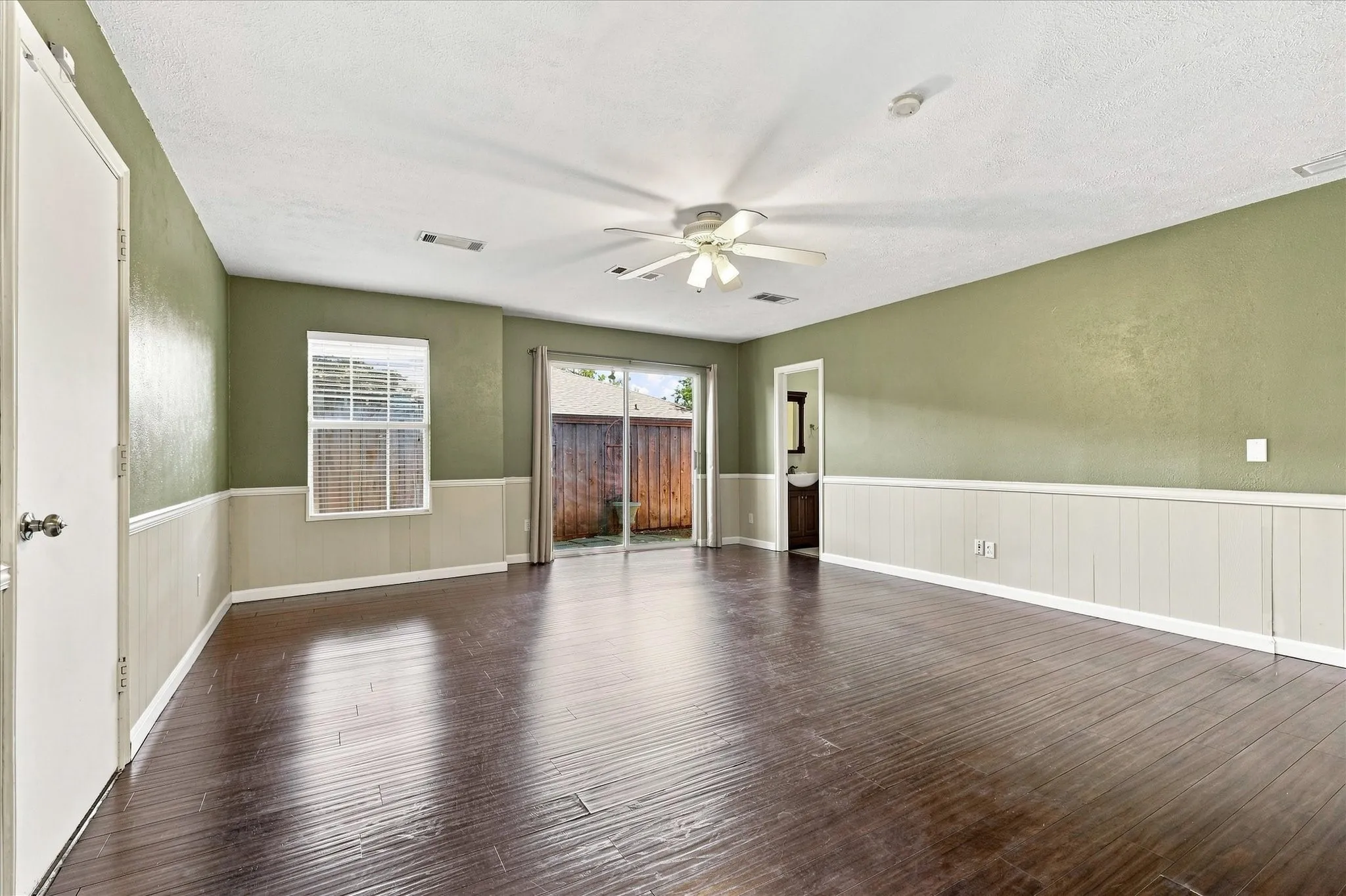 Single Family Residence For Sale in Collin County , 2525 Eucalyptus Drive, Plano, Texas 75075, 4 Bedroom, 4 Bathroom, 2 Garage spaces, 2,852 Sqft, built in 1972, mls#21369338, Real Estate Agent in Plano, Homes For Sale in Collin county, Homes For Sale in Plano, Realtor in Plano Texas, Real Estate Brokerage Independent Realty Texas, Luminita Cordes Realtor