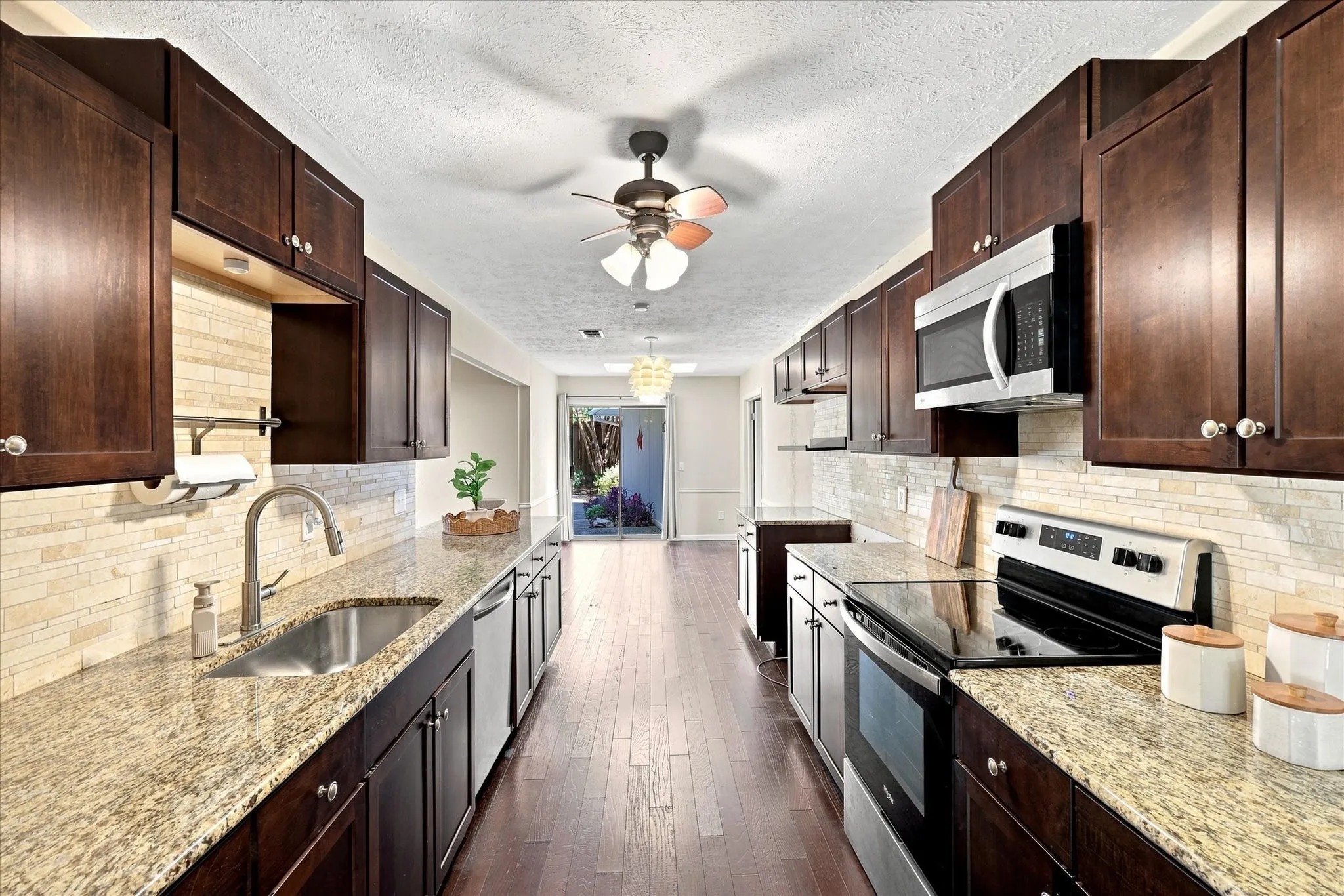 Single Family Residence For Sale in Collin County , 2525 Eucalyptus Drive, Plano, Texas 75075, 4 Bedroom, 4 Bathroom, 2 Garage spaces, 2,852 Sqft, built in 1972, mls#21369338, Real Estate Agent in Plano, Homes For Sale in Collin county, Homes For Sale in Plano, Realtor in Plano Texas, Real Estate Brokerage Independent Realty Texas, Luminita Cordes Realtor