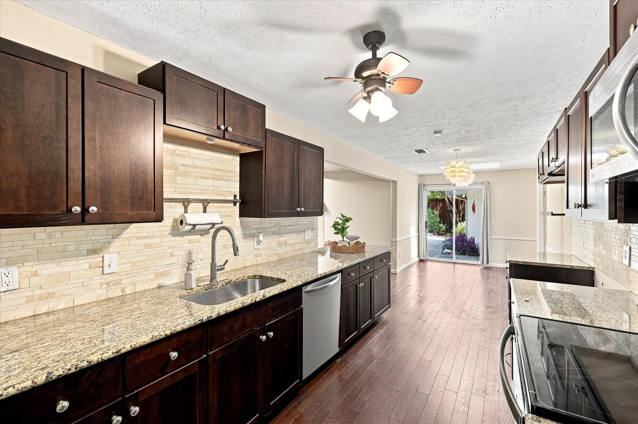 Single Family Residence For Sale in Collin County , 2525 Eucalyptus Drive, Plano, Texas 75075, 4 Bedroom, 4 Bathroom, 2 Garage spaces, 2,852 Sqft, built in 1972, mls#21369338, Real Estate Agent in Plano, Homes For Sale in Collin county, Homes For Sale in Plano, Realtor in Plano Texas, Real Estate Brokerage Independent Realty Texas, Luminita Cordes Realtor
