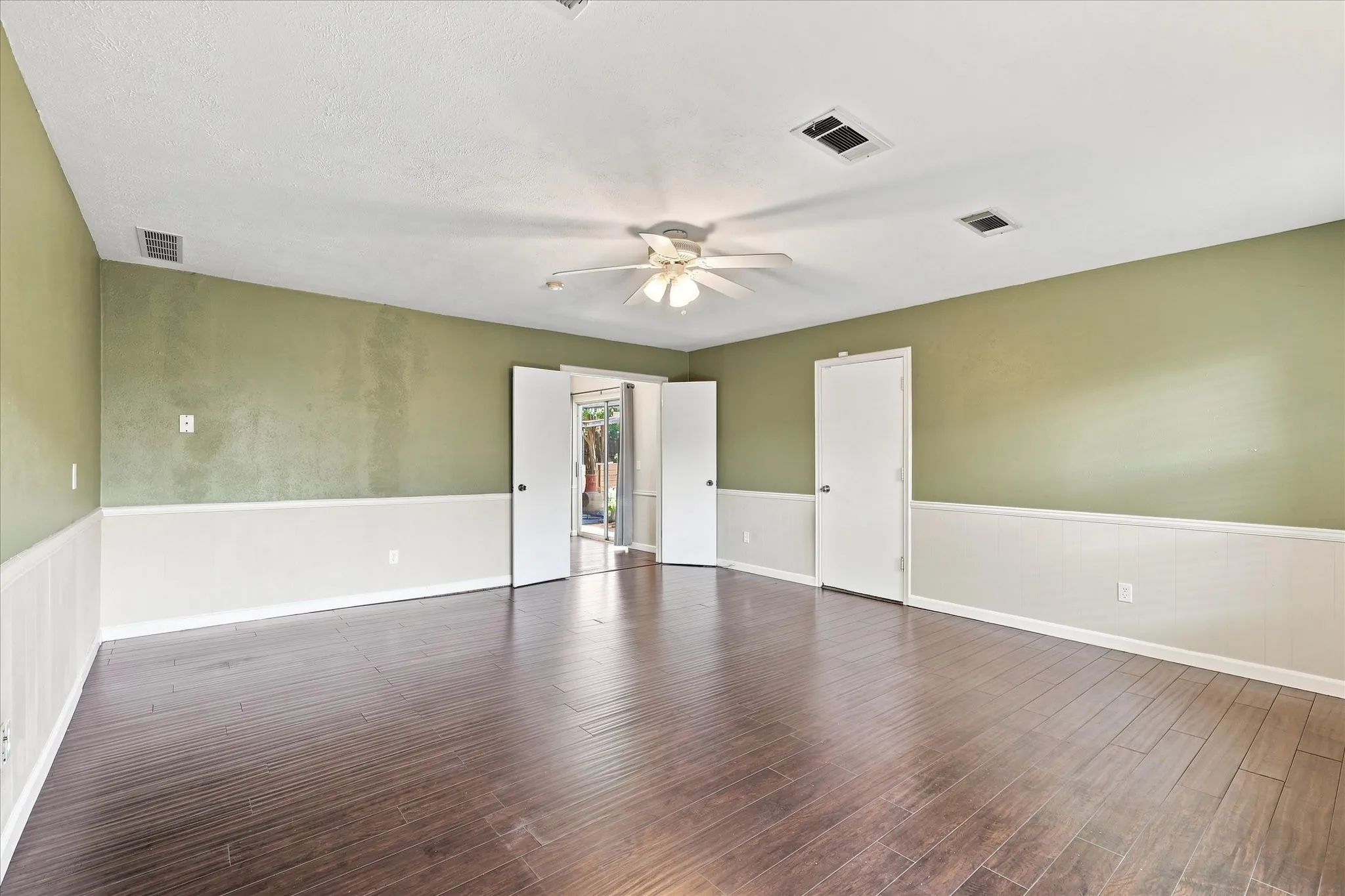 Single Family Residence For Sale in Collin County , 2525 Eucalyptus Drive, Plano, Texas 75075, 4 Bedroom, 4 Bathroom, 2 Garage spaces, 2,852 Sqft, built in 1972, mls#21369338, Real Estate Agent in Plano, Homes For Sale in Collin county, Homes For Sale in Plano, Realtor in Plano Texas, Real Estate Brokerage Independent Realty Texas, Luminita Cordes Realtor
