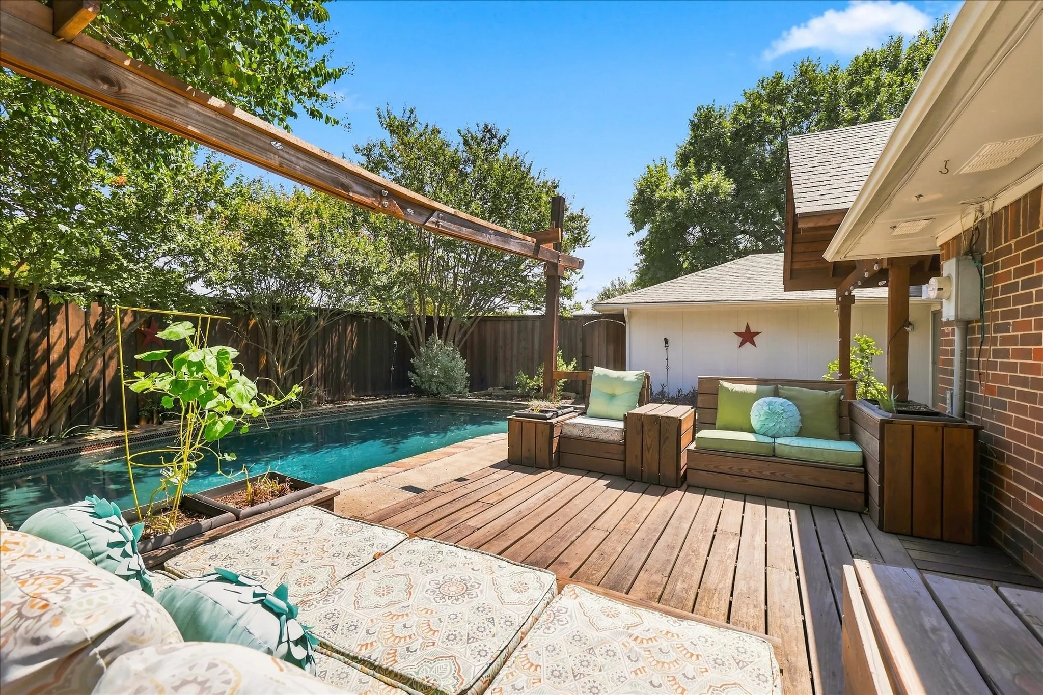 Single Family Residence For Sale in Collin County , 2525 Eucalyptus Drive, Plano, Texas 75075, 4 Bedroom, 4 Bathroom, 2 Garage spaces, 2,852 Sqft, built in 1972, mls#21369338, Real Estate Agent in Plano, Homes For Sale in Collin county, Homes For Sale in Plano, Realtor in Plano Texas, Real Estate Brokerage Independent Realty Texas, Luminita Cordes Realtor