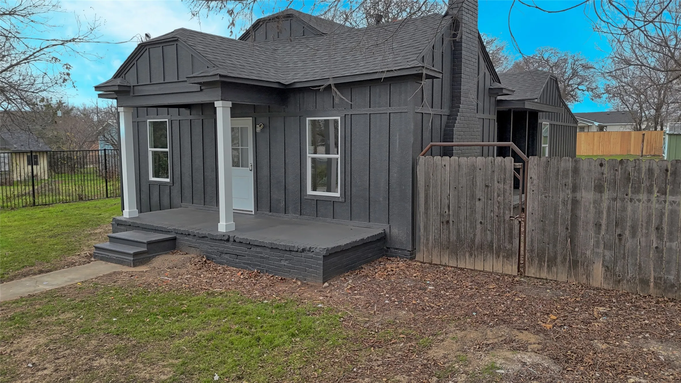 Single Family Residence For Sale in Montague County , 307 Fannin Street, Nocona, Texas 76255, 3 Bedroom, 2 Bathroom, Garage spaces, 1,344 Sqft, built in 1955, mls#21369508, Real Estate Agent in Nocona, Homes For Sale in Montague county, Homes For Sale in Nocona, Realtor in Nocona Texas, Real Estate Brokerage Independent Realty Texas, Luminita Cordes Realtor