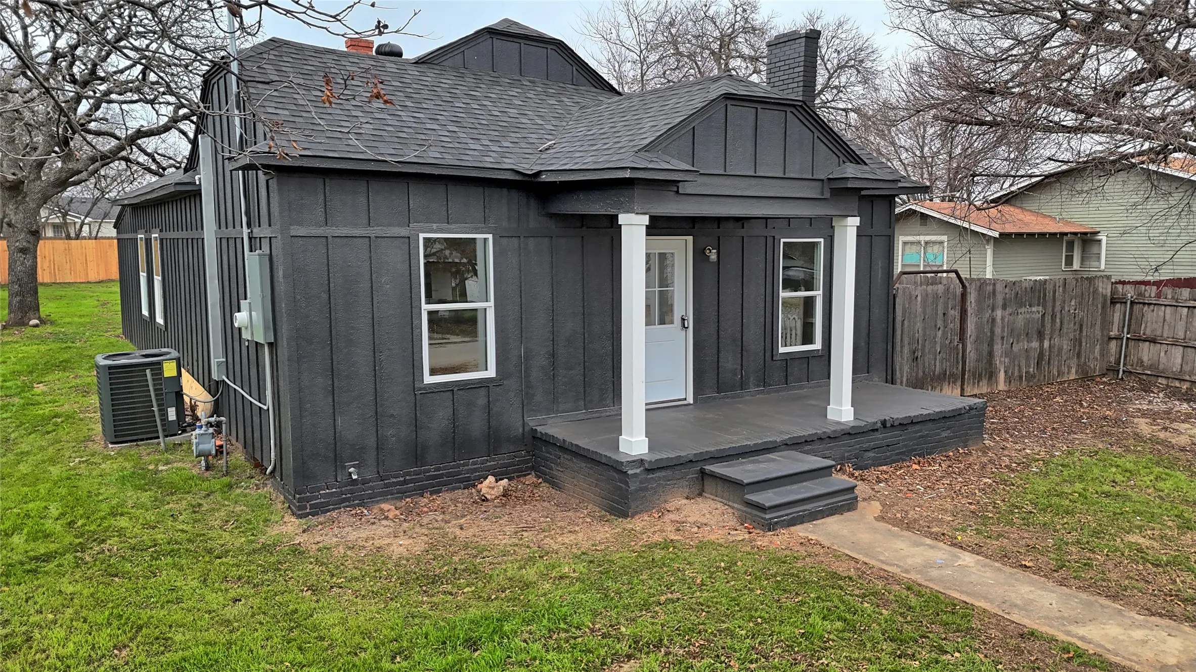 Single Family Residence For Sale in Montague County , 307 Fannin Street, Nocona, Texas 76255, 3 Bedroom, 2 Bathroom, Garage spaces, 1,344 Sqft, built in 1955, mls#21369508, Real Estate Agent in Nocona, Homes For Sale in Montague county, Homes For Sale in Nocona, Realtor in Nocona Texas, Real Estate Brokerage Independent Realty Texas, Luminita Cordes Realtor
