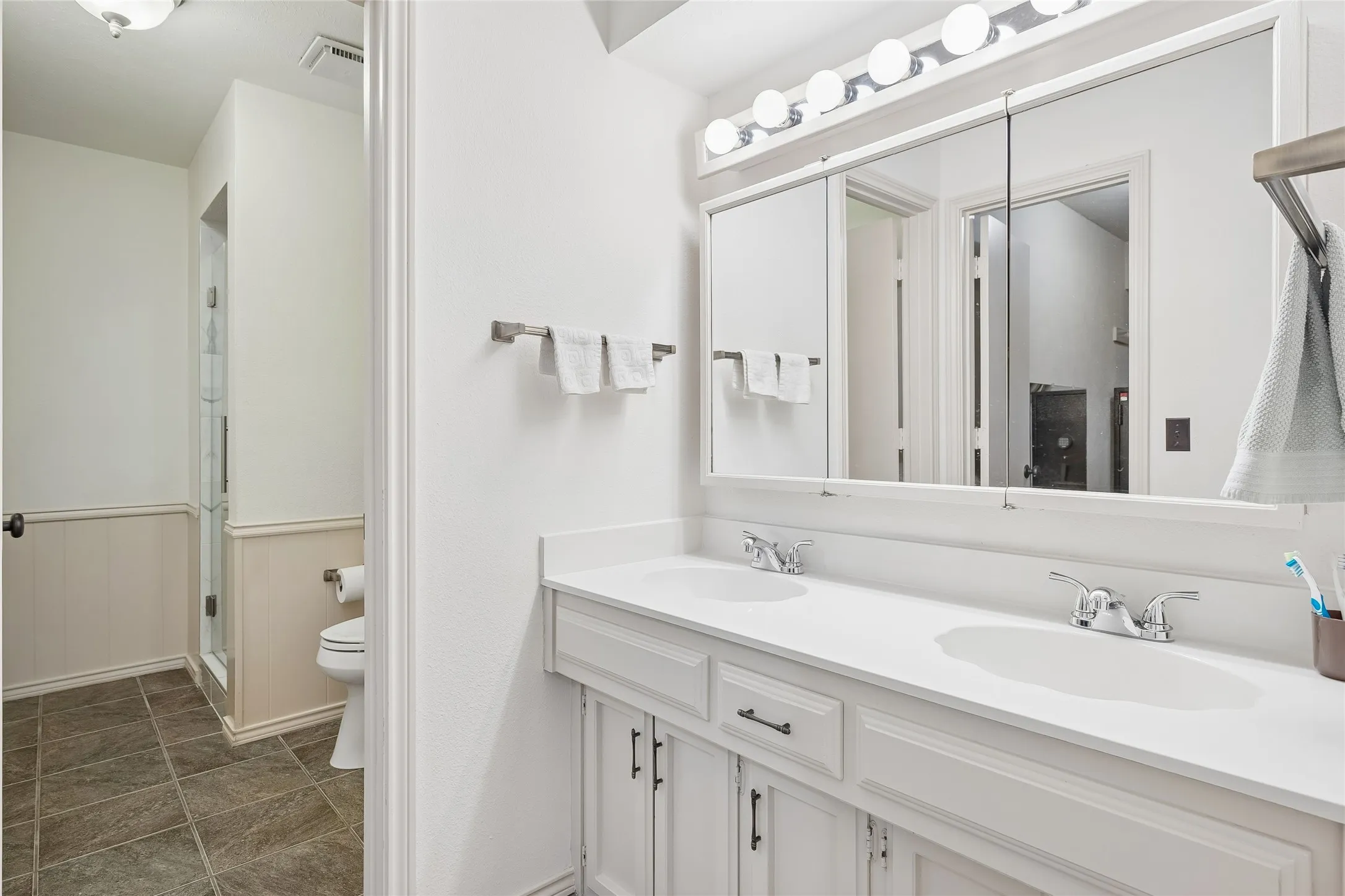 Single Family Residence For Sale in Denton County , 1105 Wood Creek Circle, Flower Mound, Texas 75028, 3 Bedroom, 2 Bathroom, 4 Garage spaces, 1,722 Sqft, built in 1976, mls#21369476, Real Estate Agent in Flower Mound, Homes For Sale in Denton county, Homes For Sale in Flower Mound, Realtor in Flower Mound Texas, Real Estate Brokerage Independent Realty Texas, Luminita Cordes Realtor