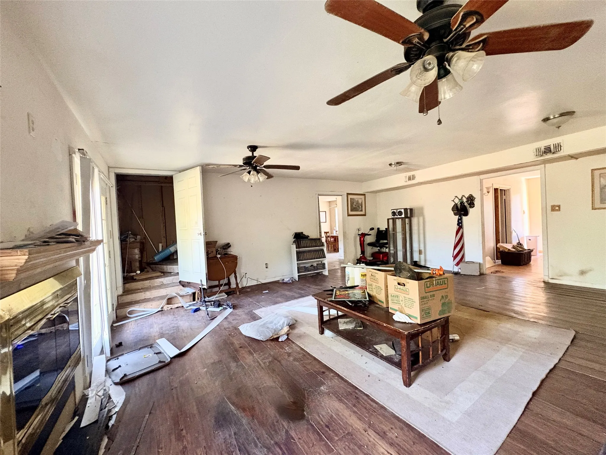 Single Family Residence For Sale in Mc Lennan County , 448 Norwood Drive, Woodway, Texas 76712, 5 Bedroom, 4 Bathroom, Garage spaces, 2,888 Sqft, built in 2007, mls#21369695, Real Estate Agent in Woodway, Homes For Sale in Mc Lennan county, Homes For Sale in Woodway, Realtor in Woodway Texas, Real Estate Brokerage Independent Realty Texas, Luminita Cordes Realtor