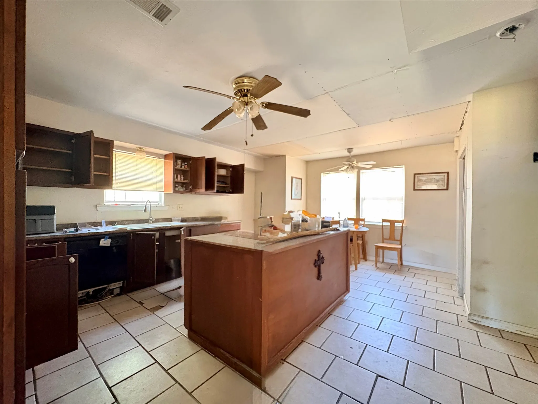 Single Family Residence For Sale in Mc Lennan County , 448 Norwood Drive, Woodway, Texas 76712, 5 Bedroom, 4 Bathroom, Garage spaces, 2,888 Sqft, built in 2007, mls#21369695, Real Estate Agent in Woodway, Homes For Sale in Mc Lennan county, Homes For Sale in Woodway, Realtor in Woodway Texas, Real Estate Brokerage Independent Realty Texas, Luminita Cordes Realtor