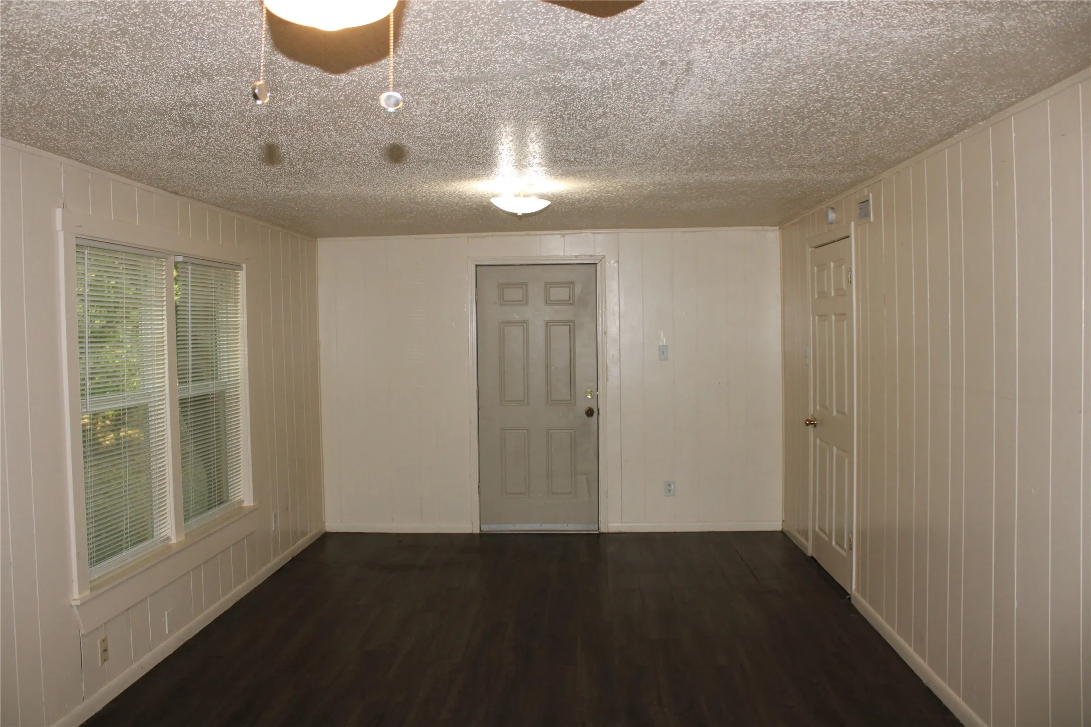 Single Family Residence For Sale in Mc Lennan County , 1821 Bell Street, Waco, Texas 76711, 4 Bedroom, 1 Bathroom, Garage spaces, 1,273 Sqft, built in 1952, mls#21370452, Real Estate Agent in Waco, Homes For Sale in Mc Lennan county, Homes For Sale in Waco, Realtor in Waco Texas, Real Estate Brokerage Independent Realty Texas, Luminita Cordes Realtor