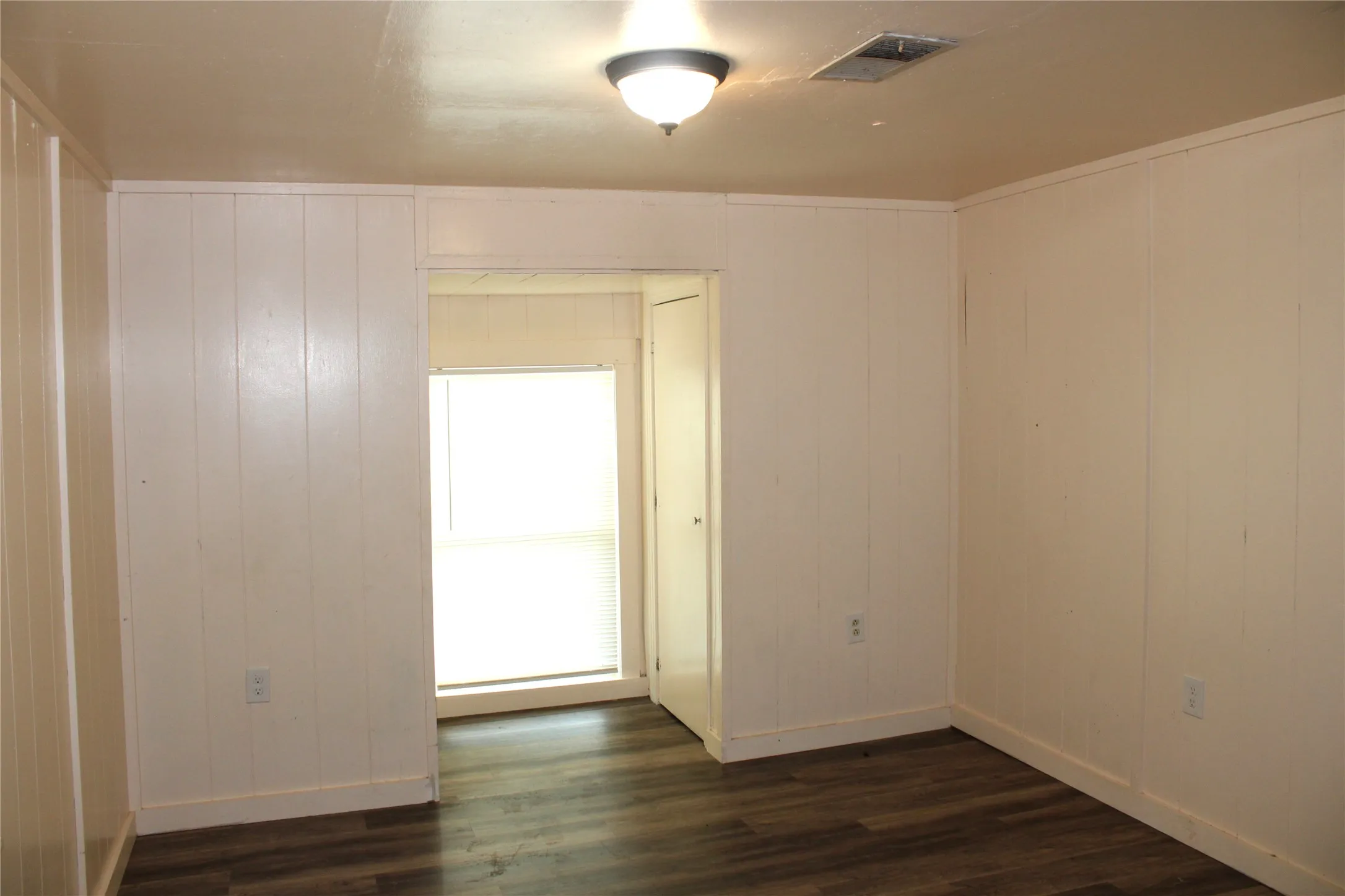 Single Family Residence For Sale in Mc Lennan County , 1821 Bell Street, Waco, Texas 76711, 4 Bedroom, 1 Bathroom, Garage spaces, 1,273 Sqft, built in 1952, mls#21370452, Real Estate Agent in Waco, Homes For Sale in Mc Lennan county, Homes For Sale in Waco, Realtor in Waco Texas, Real Estate Brokerage Independent Realty Texas, Luminita Cordes Realtor