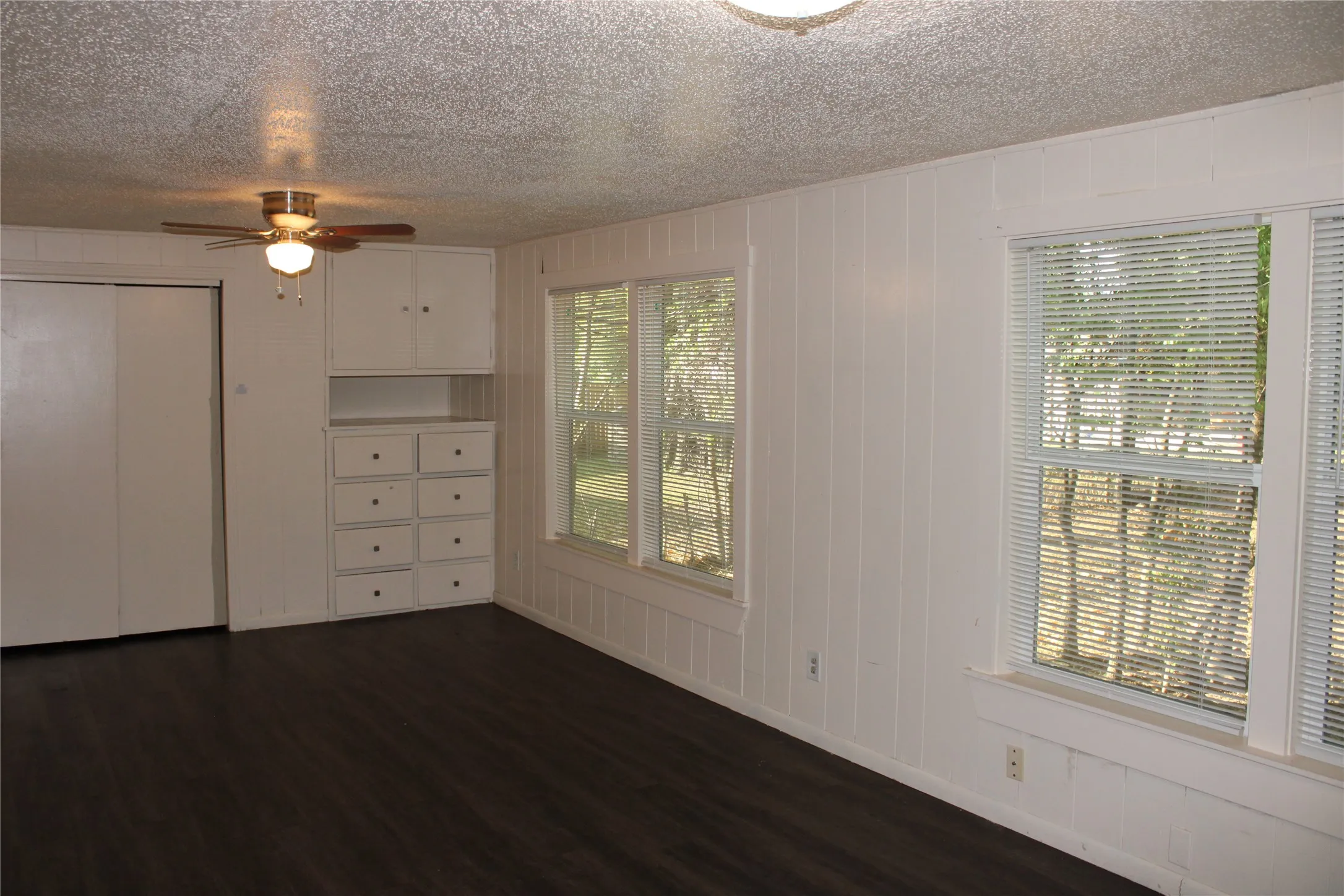 Single Family Residence For Sale in Mc Lennan County , 1821 Bell Street, Waco, Texas 76711, 4 Bedroom, 1 Bathroom, Garage spaces, 1,273 Sqft, built in 1952, mls#21370452, Real Estate Agent in Waco, Homes For Sale in Mc Lennan county, Homes For Sale in Waco, Realtor in Waco Texas, Real Estate Brokerage Independent Realty Texas, Luminita Cordes Realtor
