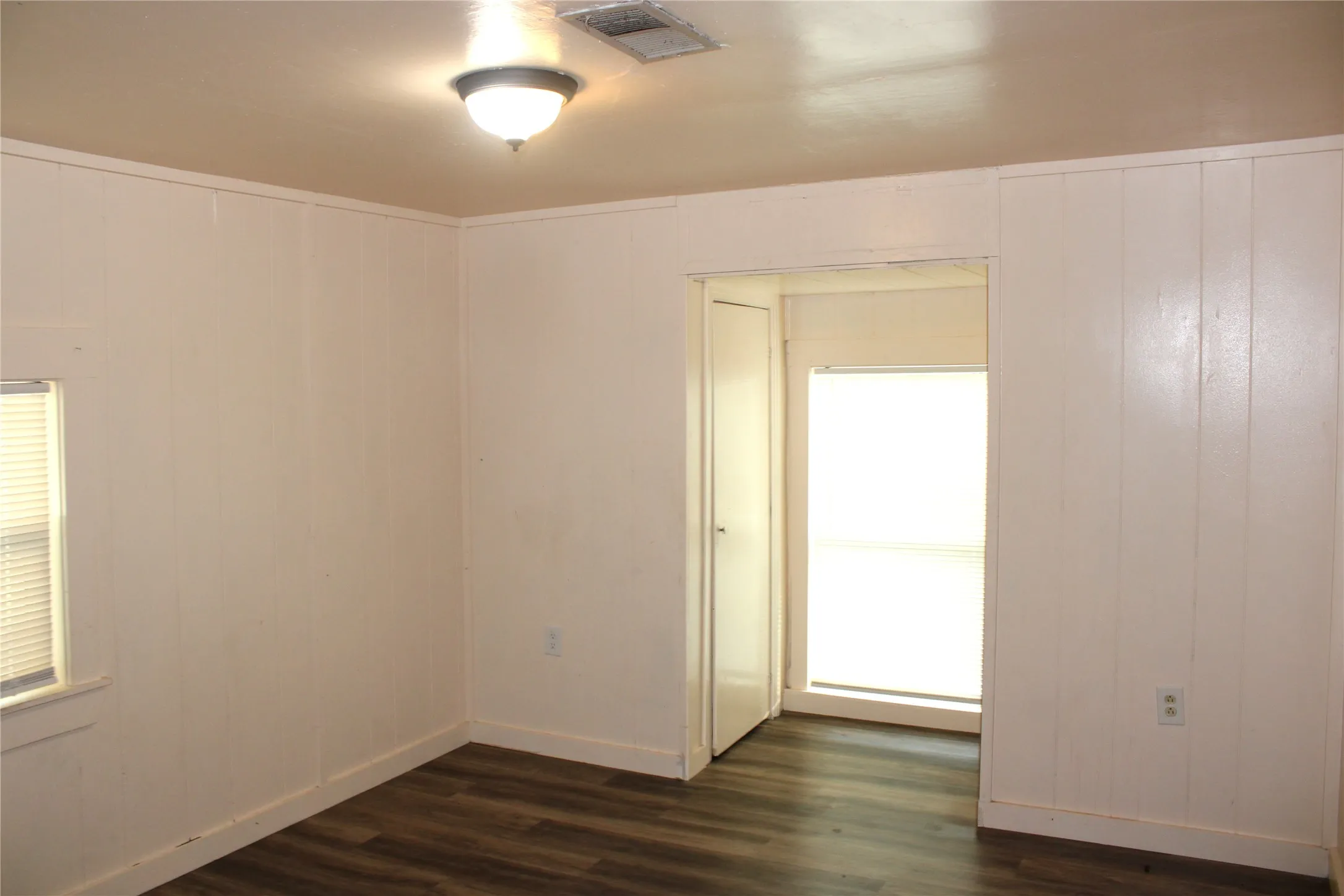 Single Family Residence For Sale in Mc Lennan County , 1821 Bell Street, Waco, Texas 76711, 4 Bedroom, 1 Bathroom, Garage spaces, 1,273 Sqft, built in 1952, mls#21370452, Real Estate Agent in Waco, Homes For Sale in Mc Lennan county, Homes For Sale in Waco, Realtor in Waco Texas, Real Estate Brokerage Independent Realty Texas, Luminita Cordes Realtor