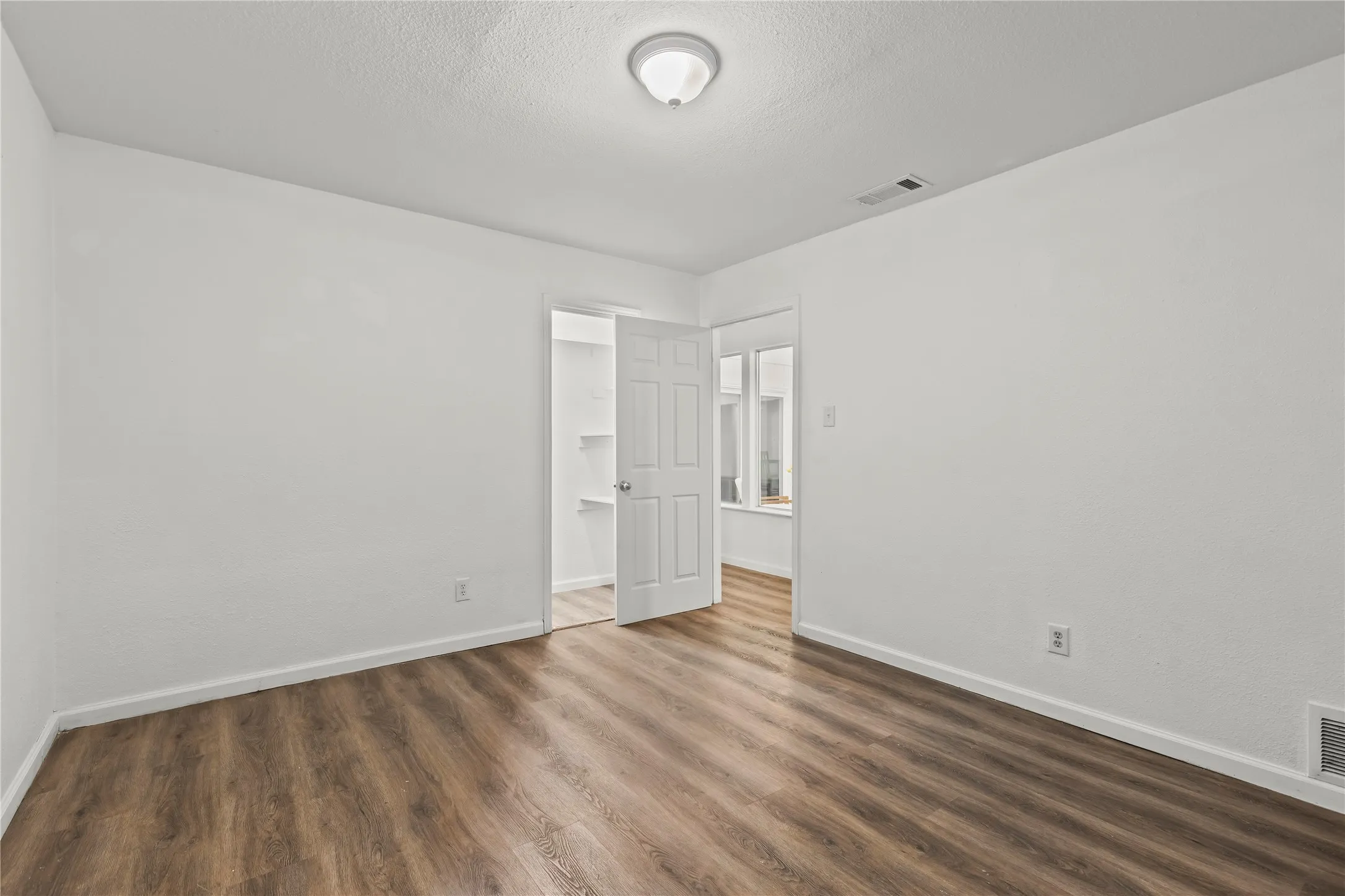Single Family Residence For Rent in Dallas County , 211 Willowwood Place, Duncanville, Texas 75116, 4 Bedroom, 3 Bathroom, Garage spaces, 1,657 Sqft, built in 1978, mls#21370485, Real Estate Agent in Duncanville, Homes For Rent in Dallas county, Homes For Rent in Duncanville, Realtor in Duncanville Texas, Real Estate Brokerage Independent Realty Texas, Luminita Cordes Realtor