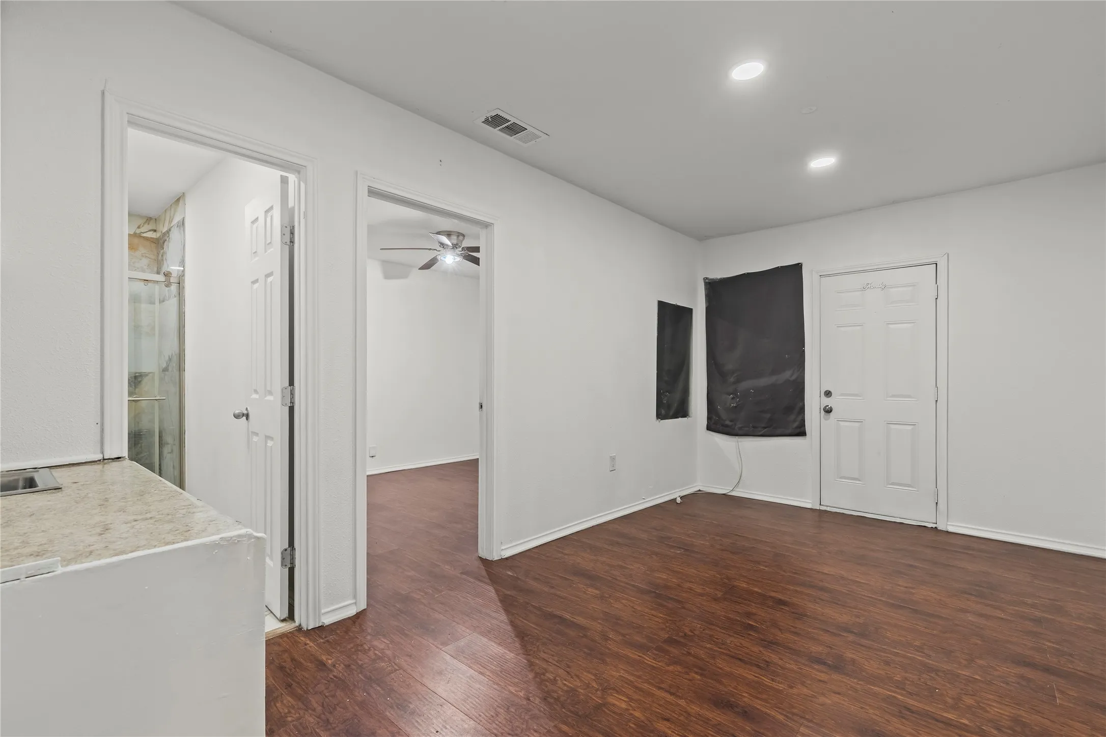 Single Family Residence For Rent in Dallas County , 211 Willowwood Place, Duncanville, Texas 75116, 4 Bedroom, 3 Bathroom, Garage spaces, 1,657 Sqft, built in 1978, mls#21370485, Real Estate Agent in Duncanville, Homes For Rent in Dallas county, Homes For Rent in Duncanville, Realtor in Duncanville Texas, Real Estate Brokerage Independent Realty Texas, Luminita Cordes Realtor