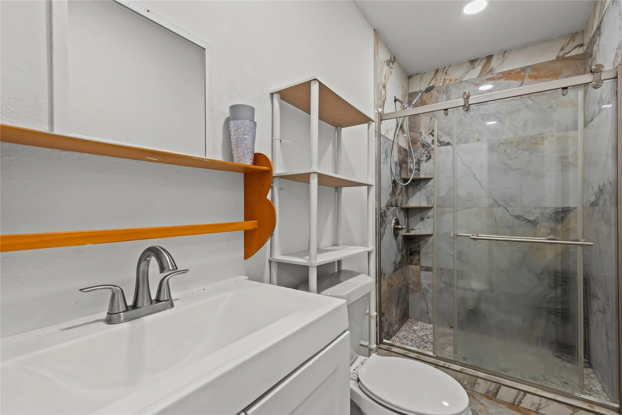 Single Family Residence For Rent in Dallas County , 211 Willowwood Place, Duncanville, Texas 75116, 4 Bedroom, 3 Bathroom, Garage spaces, 1,657 Sqft, built in 1978, mls#21370485, Real Estate Agent in Duncanville, Homes For Rent in Dallas county, Homes For Rent in Duncanville, Realtor in Duncanville Texas, Real Estate Brokerage Independent Realty Texas, Luminita Cordes Realtor