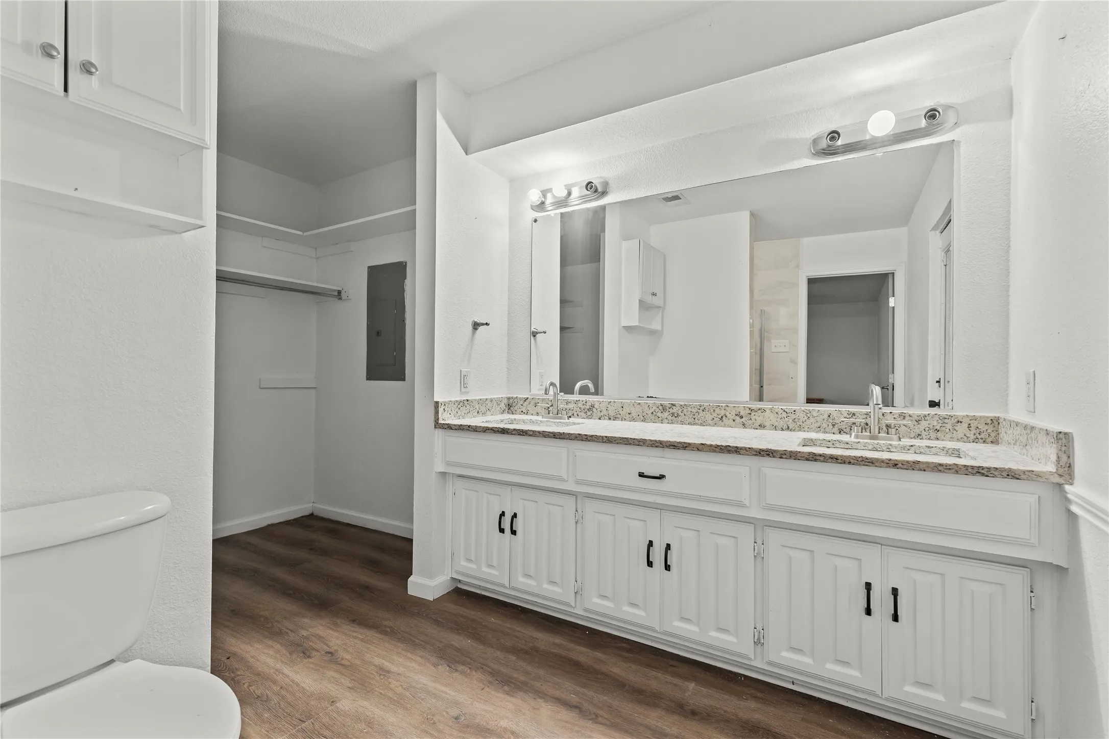Single Family Residence For Rent in Dallas County , 211 Willowwood Place, Duncanville, Texas 75116, 4 Bedroom, 3 Bathroom, Garage spaces, 1,657 Sqft, built in 1978, mls#21370485, Real Estate Agent in Duncanville, Homes For Rent in Dallas county, Homes For Rent in Duncanville, Realtor in Duncanville Texas, Real Estate Brokerage Independent Realty Texas, Luminita Cordes Realtor