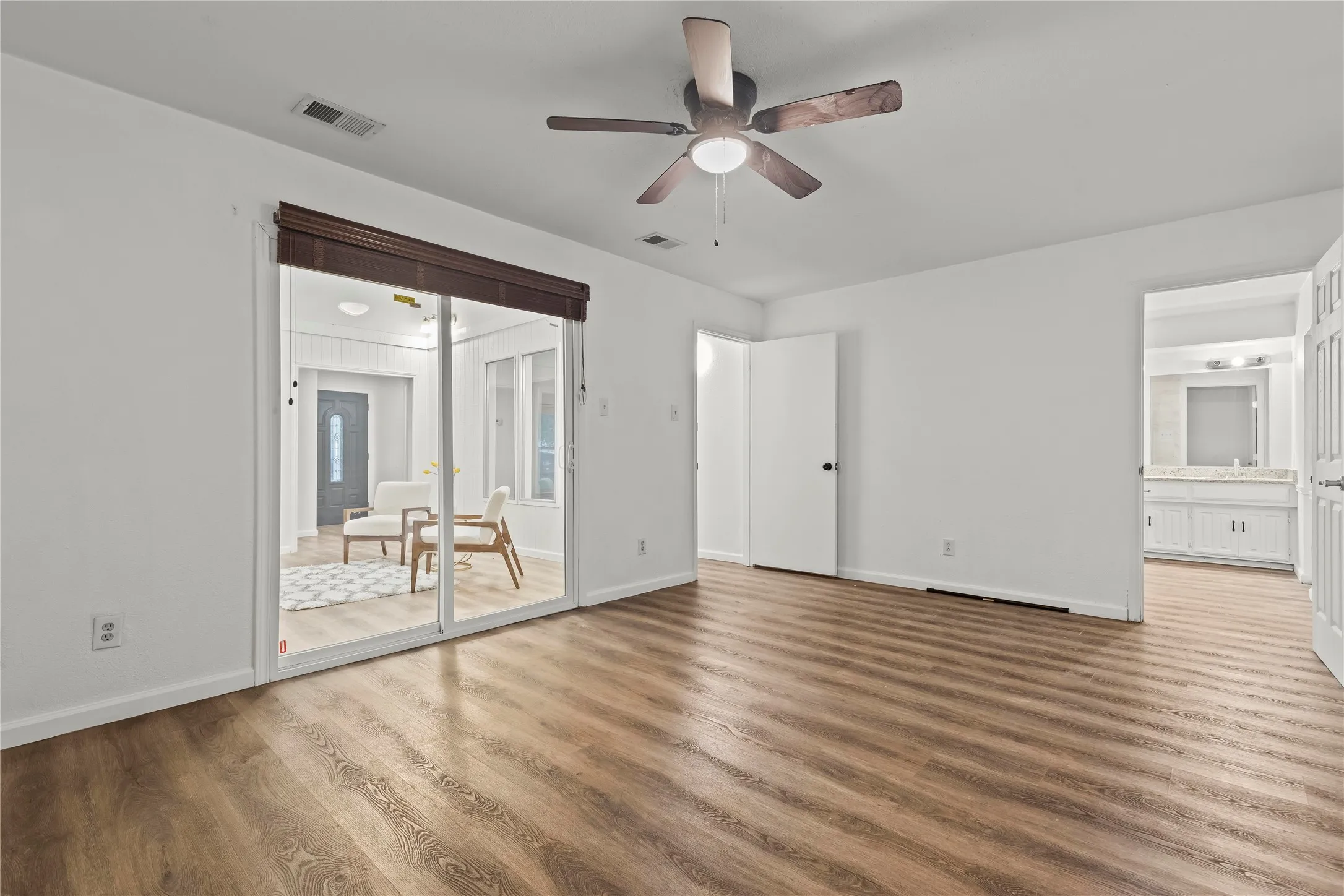 Single Family Residence For Rent in Dallas County , 211 Willowwood Place, Duncanville, Texas 75116, 4 Bedroom, 3 Bathroom, Garage spaces, 1,657 Sqft, built in 1978, mls#21370485, Real Estate Agent in Duncanville, Homes For Rent in Dallas county, Homes For Rent in Duncanville, Realtor in Duncanville Texas, Real Estate Brokerage Independent Realty Texas, Luminita Cordes Realtor