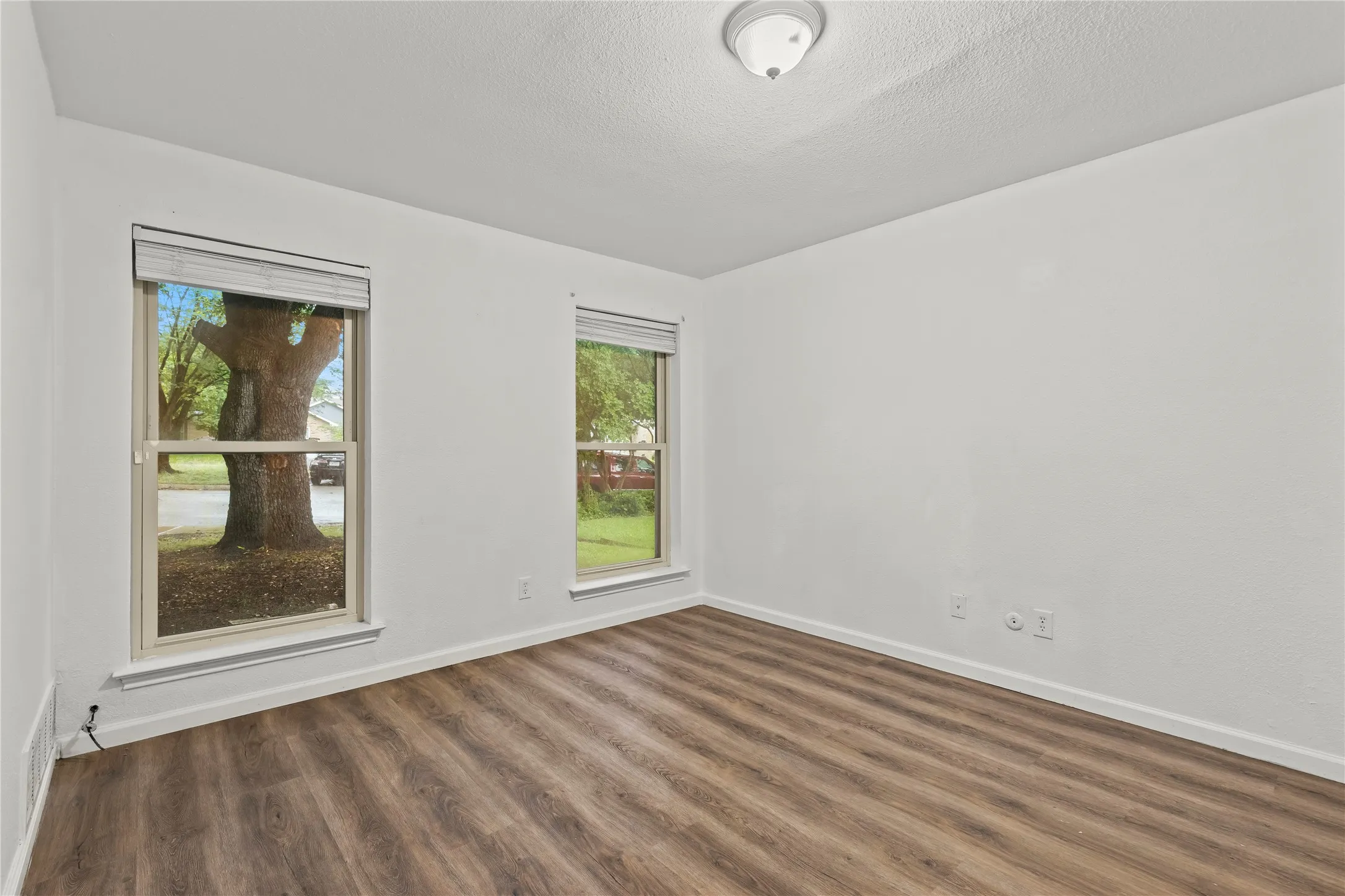 Single Family Residence For Rent in Dallas County , 211 Willowwood Place, Duncanville, Texas 75116, 4 Bedroom, 3 Bathroom, Garage spaces, 1,657 Sqft, built in 1978, mls#21370485, Real Estate Agent in Duncanville, Homes For Rent in Dallas county, Homes For Rent in Duncanville, Realtor in Duncanville Texas, Real Estate Brokerage Independent Realty Texas, Luminita Cordes Realtor