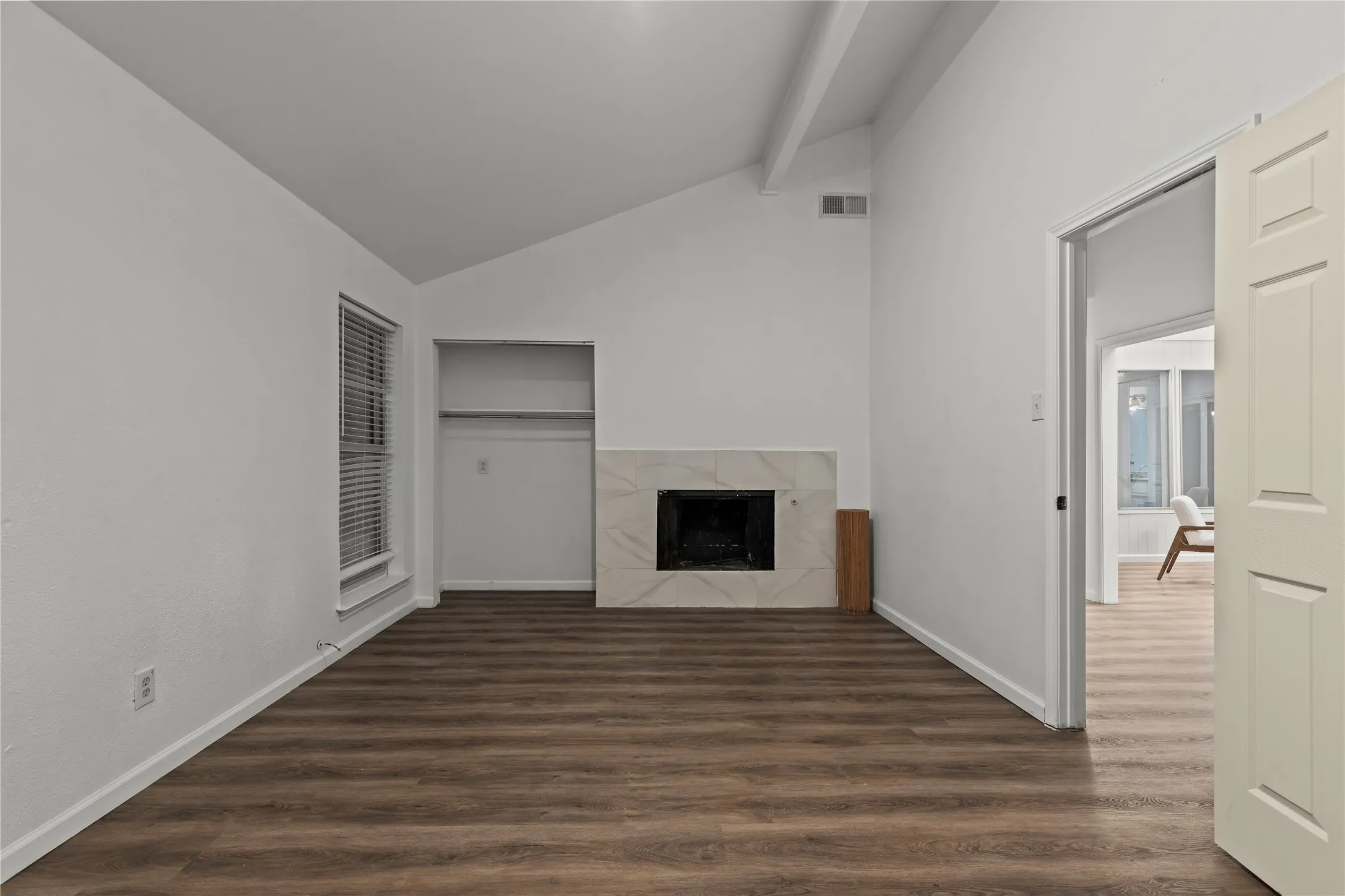 Single Family Residence For Rent in Dallas County , 211 Willowwood Place, Duncanville, Texas 75116, 4 Bedroom, 3 Bathroom, Garage spaces, 1,657 Sqft, built in 1978, mls#21370485, Real Estate Agent in Duncanville, Homes For Rent in Dallas county, Homes For Rent in Duncanville, Realtor in Duncanville Texas, Real Estate Brokerage Independent Realty Texas, Luminita Cordes Realtor