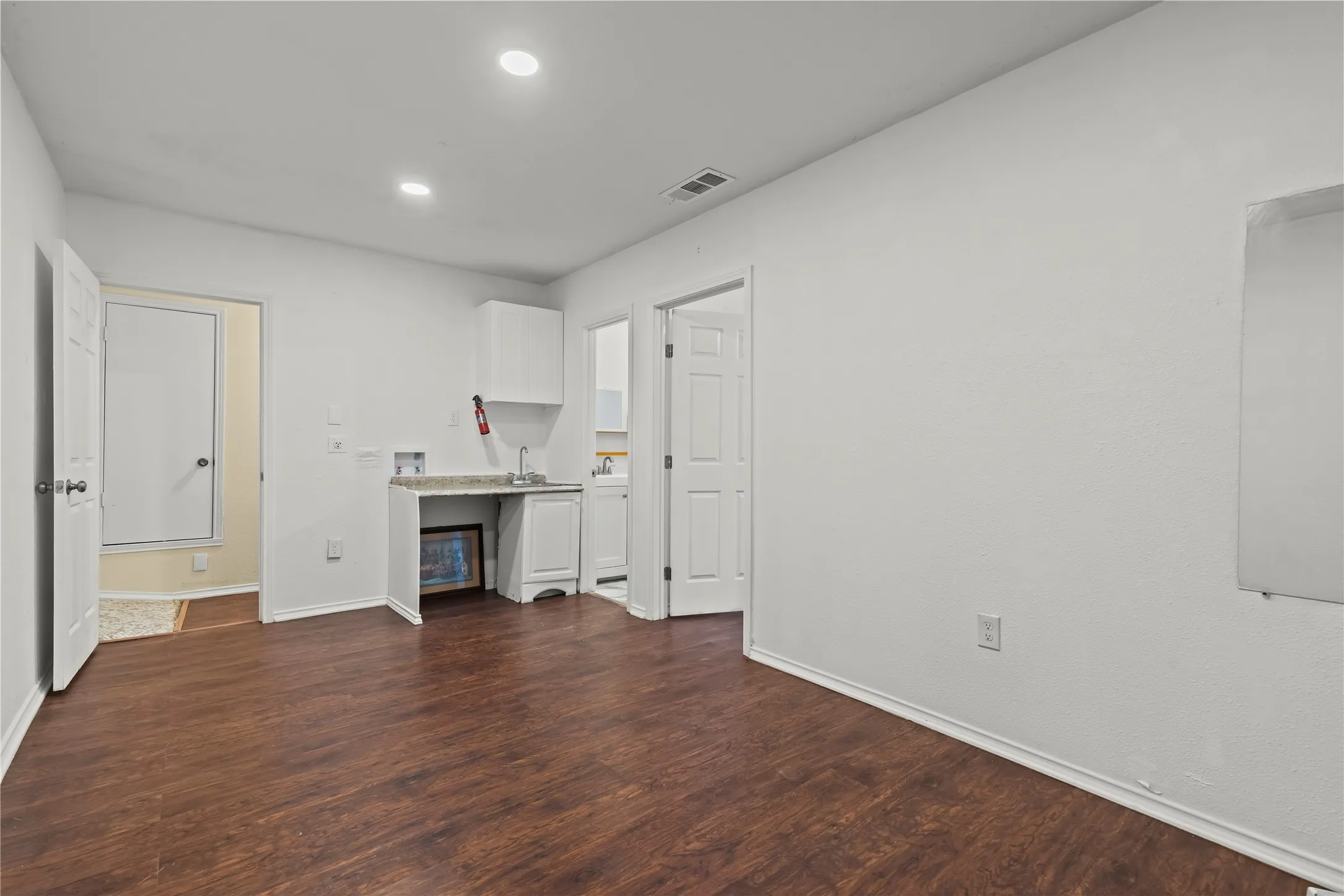 Single Family Residence For Rent in Dallas County , 211 Willowwood Place, Duncanville, Texas 75116, 4 Bedroom, 3 Bathroom, Garage spaces, 1,657 Sqft, built in 1978, mls#21370485, Real Estate Agent in Duncanville, Homes For Rent in Dallas county, Homes For Rent in Duncanville, Realtor in Duncanville Texas, Real Estate Brokerage Independent Realty Texas, Luminita Cordes Realtor