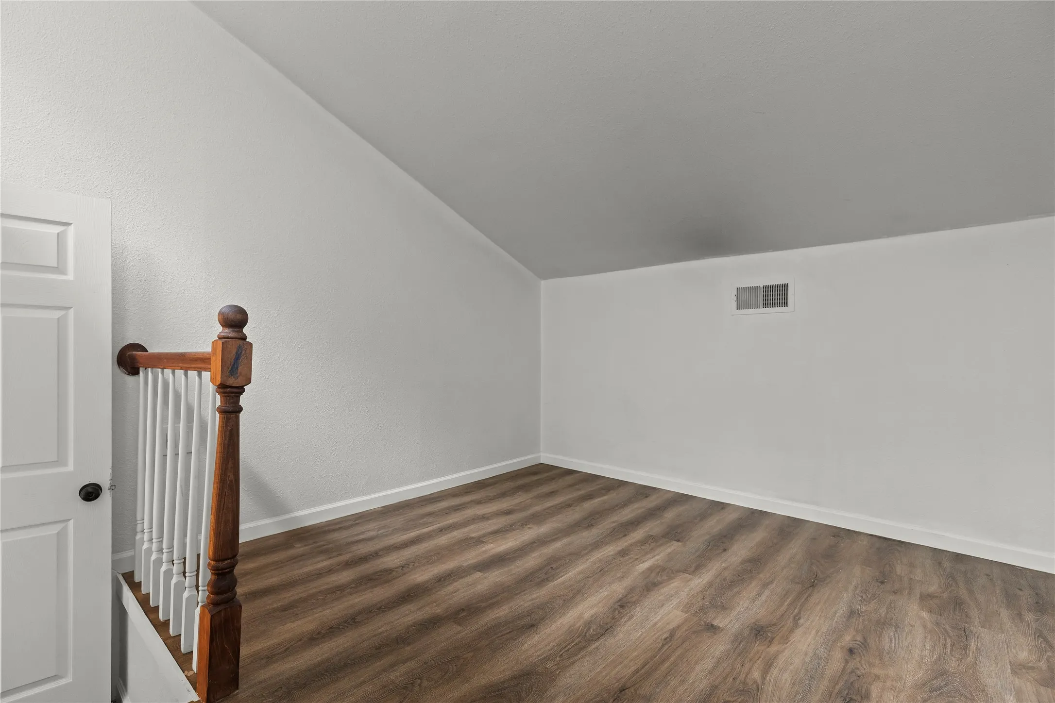 Single Family Residence For Rent in Dallas County , 211 Willowwood Place, Duncanville, Texas 75116, 4 Bedroom, 3 Bathroom, Garage spaces, 1,657 Sqft, built in 1978, mls#21370485, Real Estate Agent in Duncanville, Homes For Rent in Dallas county, Homes For Rent in Duncanville, Realtor in Duncanville Texas, Real Estate Brokerage Independent Realty Texas, Luminita Cordes Realtor
